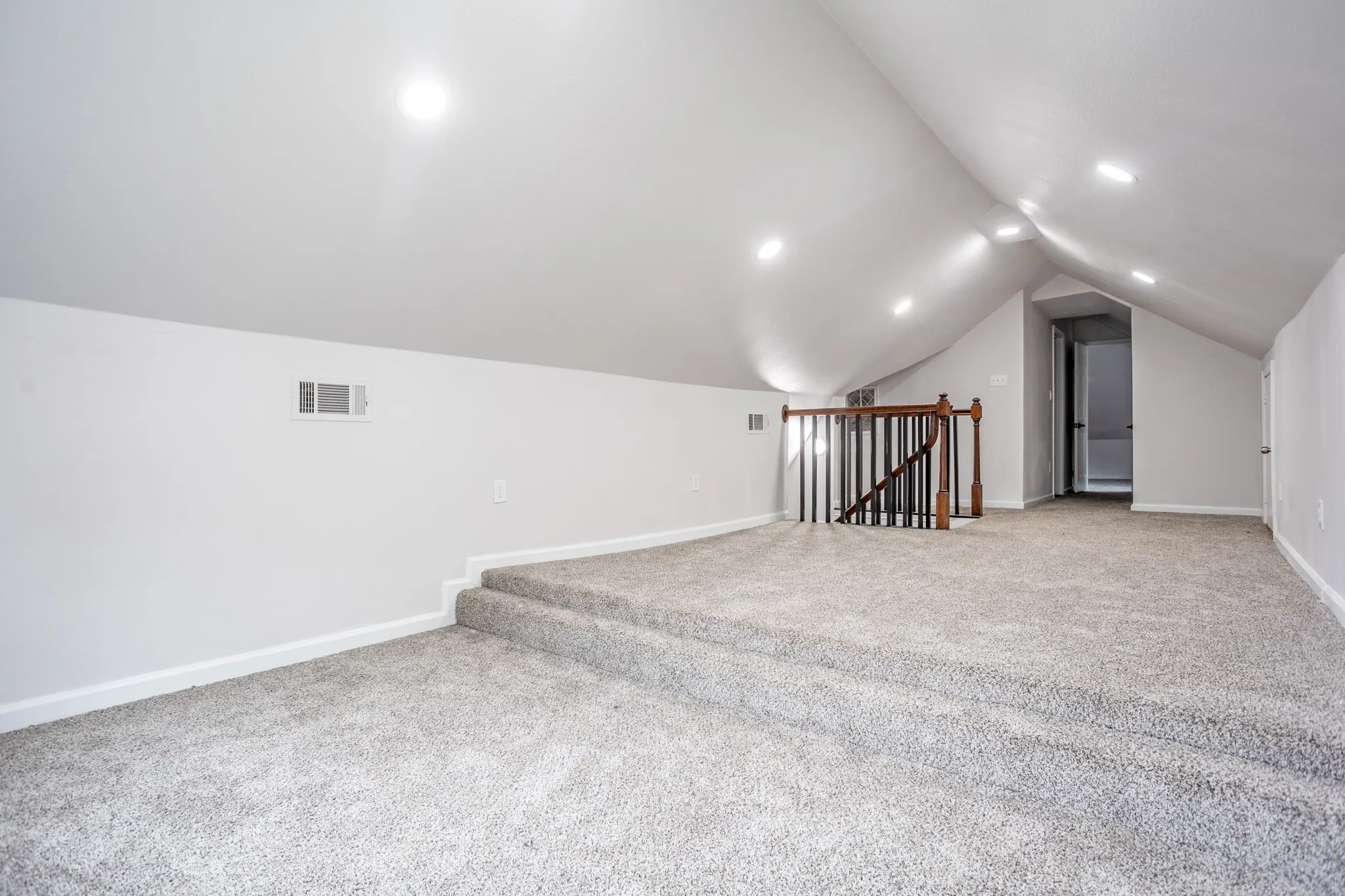 Single Family Residence For Sale in Dallas County , 527 S Clinton Avenue, Dallas, Texas 75208, 2 Bedroom, 3 Bathroom, Garage spaces, 1,778 Sqft, built in 1930, mls#21167727, Real Estate Agent in Dallas, Homes For Sale in Dallas county, Homes For Sale in Dallas, Realtor in Dallas Texas, Real Estate Brokerage Independent Realty Texas, Luminita Cordes Realtor