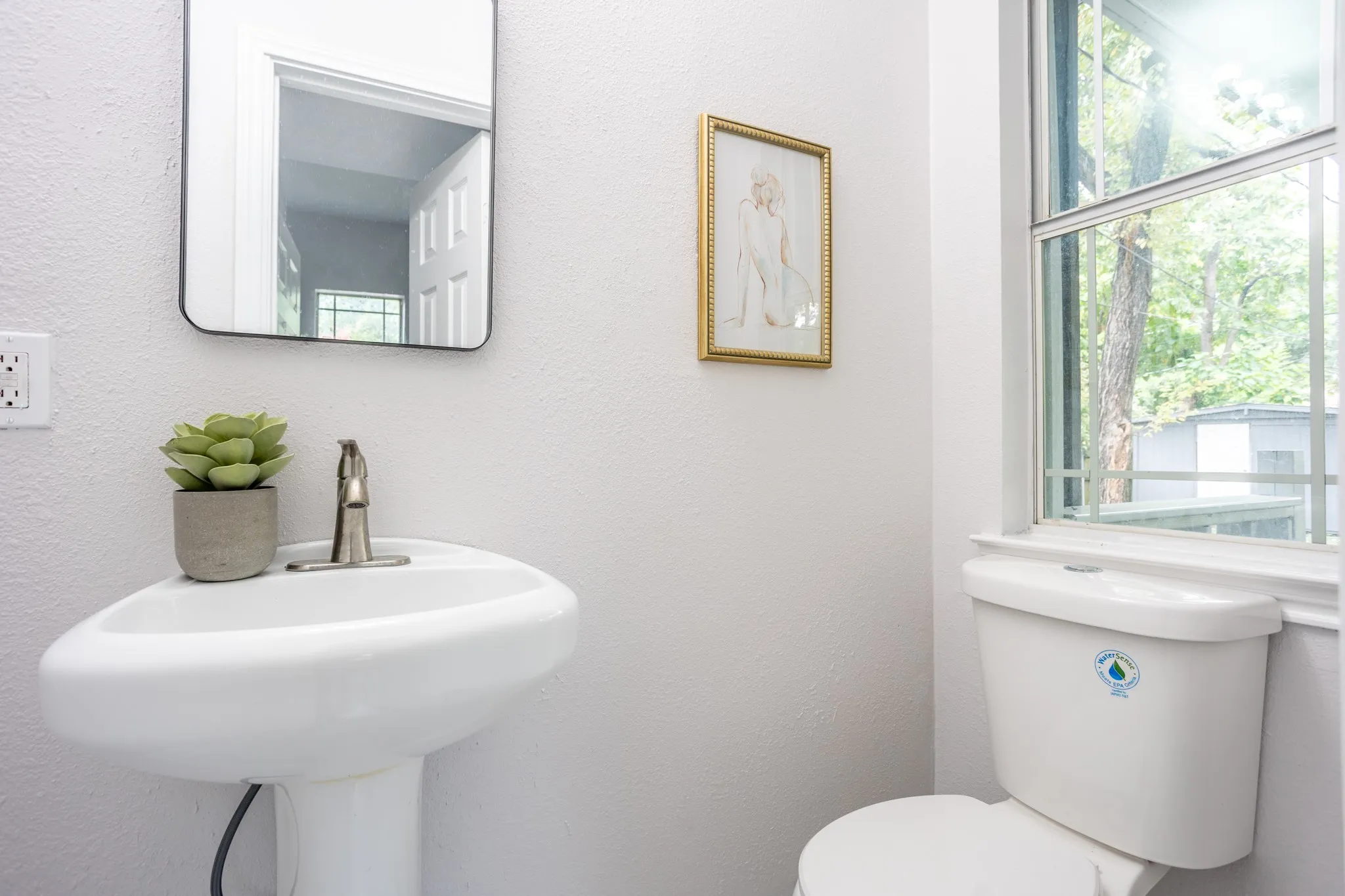 Single Family Residence For Sale in Dallas County , 527 S Clinton Avenue, Dallas, Texas 75208, 2 Bedroom, 3 Bathroom, Garage spaces, 1,778 Sqft, built in 1930, mls#21167727, Real Estate Agent in Dallas, Homes For Sale in Dallas county, Homes For Sale in Dallas, Realtor in Dallas Texas, Real Estate Brokerage Independent Realty Texas, Luminita Cordes Realtor