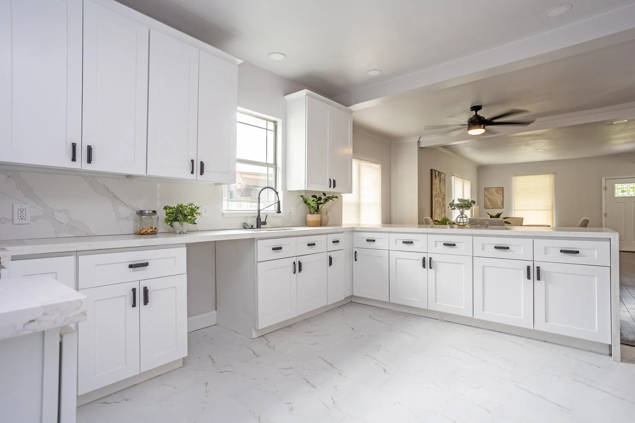Single Family Residence For Sale in Dallas County , 527 S Clinton Avenue, Dallas, Texas 75208, 2 Bedroom, 3 Bathroom, Garage spaces, 1,778 Sqft, built in 1930, mls#21167727, Real Estate Agent in Dallas, Homes For Sale in Dallas county, Homes For Sale in Dallas, Realtor in Dallas Texas, Real Estate Brokerage Independent Realty Texas, Luminita Cordes Realtor