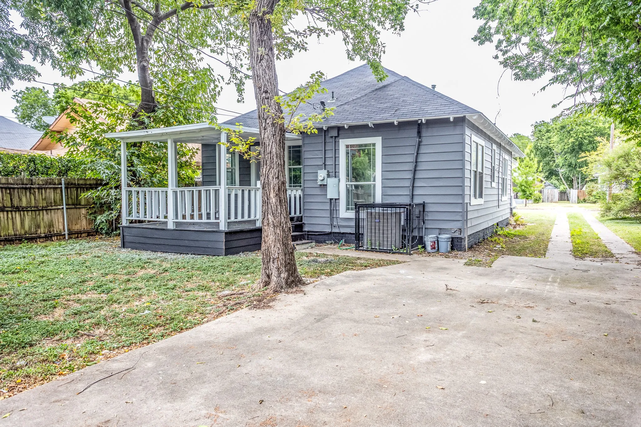 Single Family Residence For Sale in Dallas County , 527 S Clinton Avenue, Dallas, Texas 75208, 2 Bedroom, 3 Bathroom, Garage spaces, 1,778 Sqft, built in 1930, mls#21167727, Real Estate Agent in Dallas, Homes For Sale in Dallas county, Homes For Sale in Dallas, Realtor in Dallas Texas, Real Estate Brokerage Independent Realty Texas, Luminita Cordes Realtor