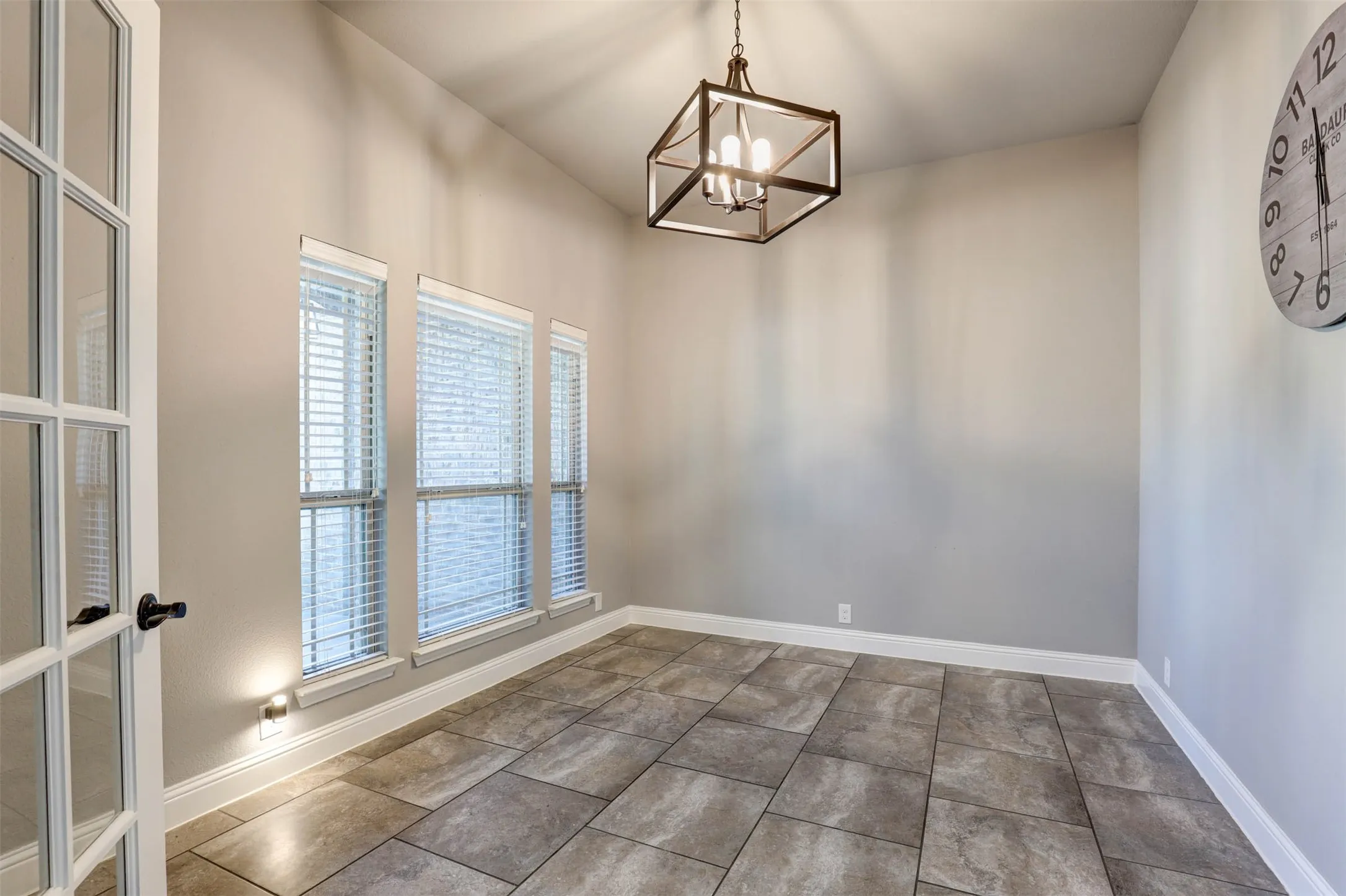 Single Family Residence For Sale in Denton County , 9501 Meadowpark Drive, Denton, Texas 76226, 4 Bedroom, 3 Bathroom, 2 Garage spaces, 2,334 Sqft, built in 2017, Preowned, mls#21145684, Real Estate Agent in Denton, Homes For Sale in Denton county, Homes For Sale in Denton, Realtor in Denton Texas, Real Estate Brokerage Independent Realty Texas, Luminita Cordes Realtor