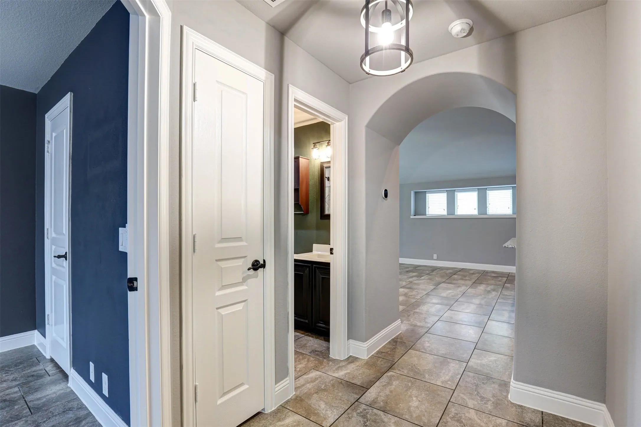 Single Family Residence For Sale in Denton County , 9501 Meadowpark Drive, Denton, Texas 76226, 4 Bedroom, 3 Bathroom, 2 Garage spaces, 2,334 Sqft, built in 2017, Preowned, mls#21145684, Real Estate Agent in Denton, Homes For Sale in Denton county, Homes For Sale in Denton, Realtor in Denton Texas, Real Estate Brokerage Independent Realty Texas, Luminita Cordes Realtor