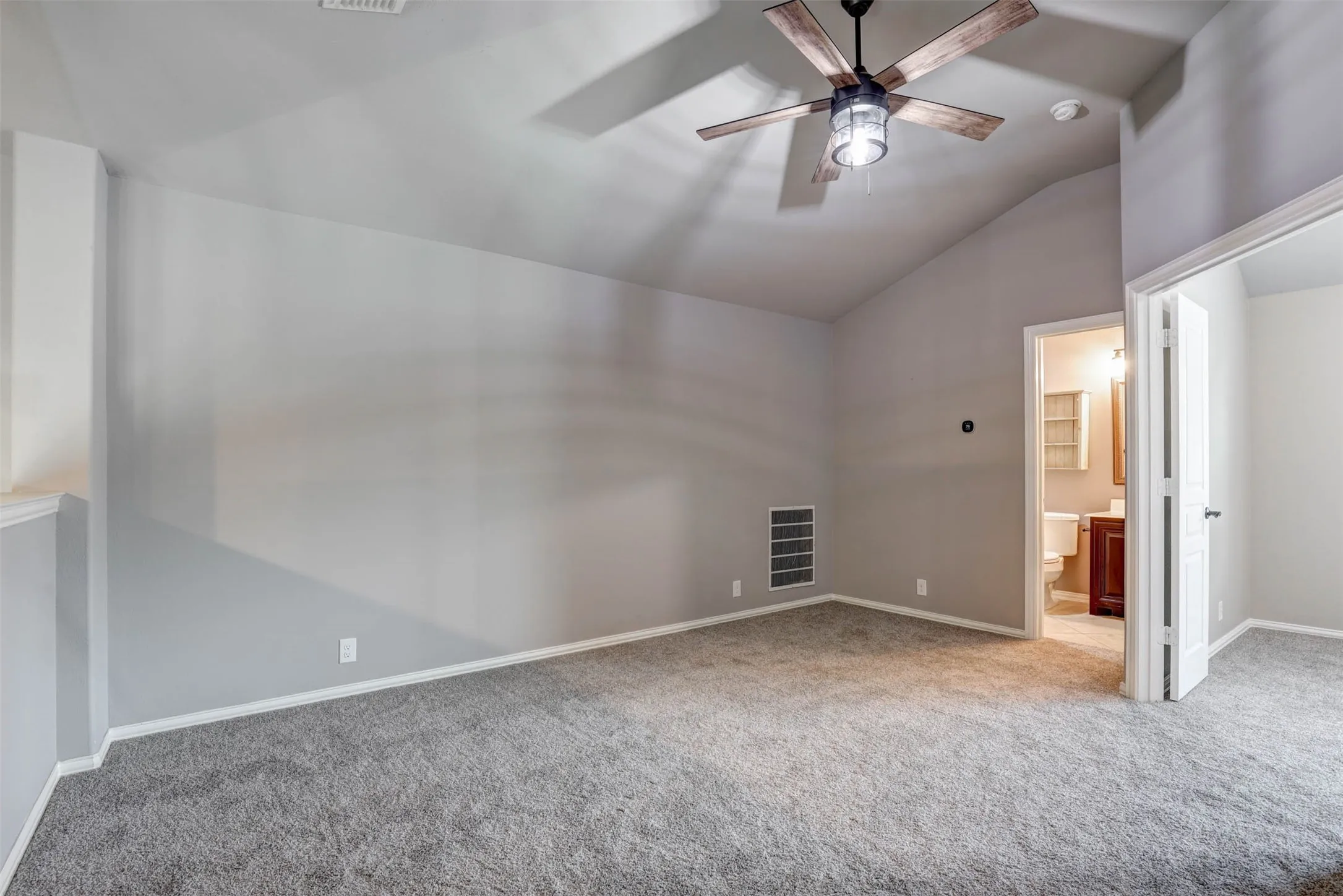 Single Family Residence For Sale in Denton County , 9501 Meadowpark Drive, Denton, Texas 76226, 4 Bedroom, 3 Bathroom, 2 Garage spaces, 2,334 Sqft, built in 2017, Preowned, mls#21145684, Real Estate Agent in Denton, Homes For Sale in Denton county, Homes For Sale in Denton, Realtor in Denton Texas, Real Estate Brokerage Independent Realty Texas, Luminita Cordes Realtor