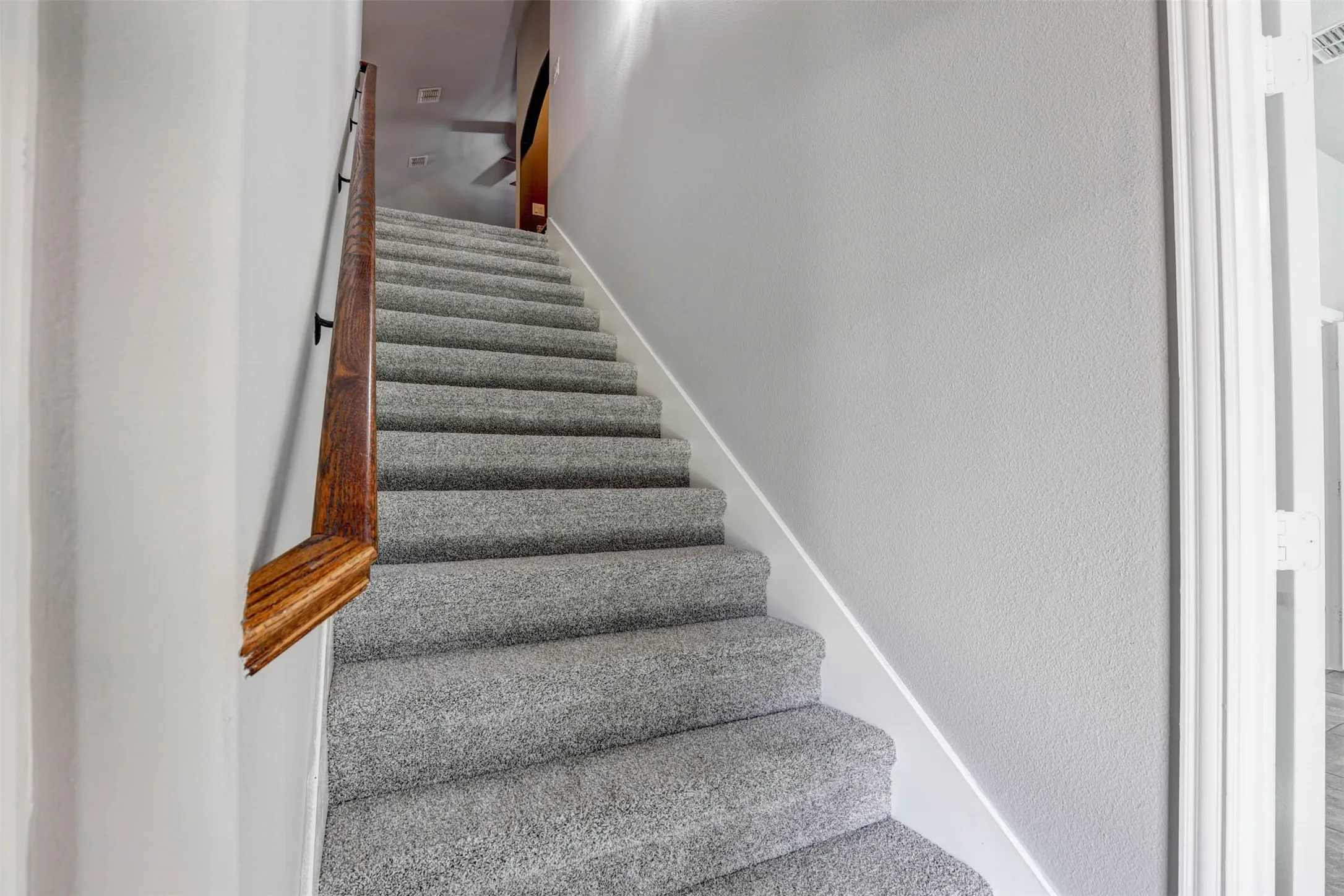 Single Family Residence For Sale in Denton County , 9501 Meadowpark Drive, Denton, Texas 76226, 4 Bedroom, 3 Bathroom, 2 Garage spaces, 2,334 Sqft, built in 2017, Preowned, mls#21145684, Real Estate Agent in Denton, Homes For Sale in Denton county, Homes For Sale in Denton, Realtor in Denton Texas, Real Estate Brokerage Independent Realty Texas, Luminita Cordes Realtor