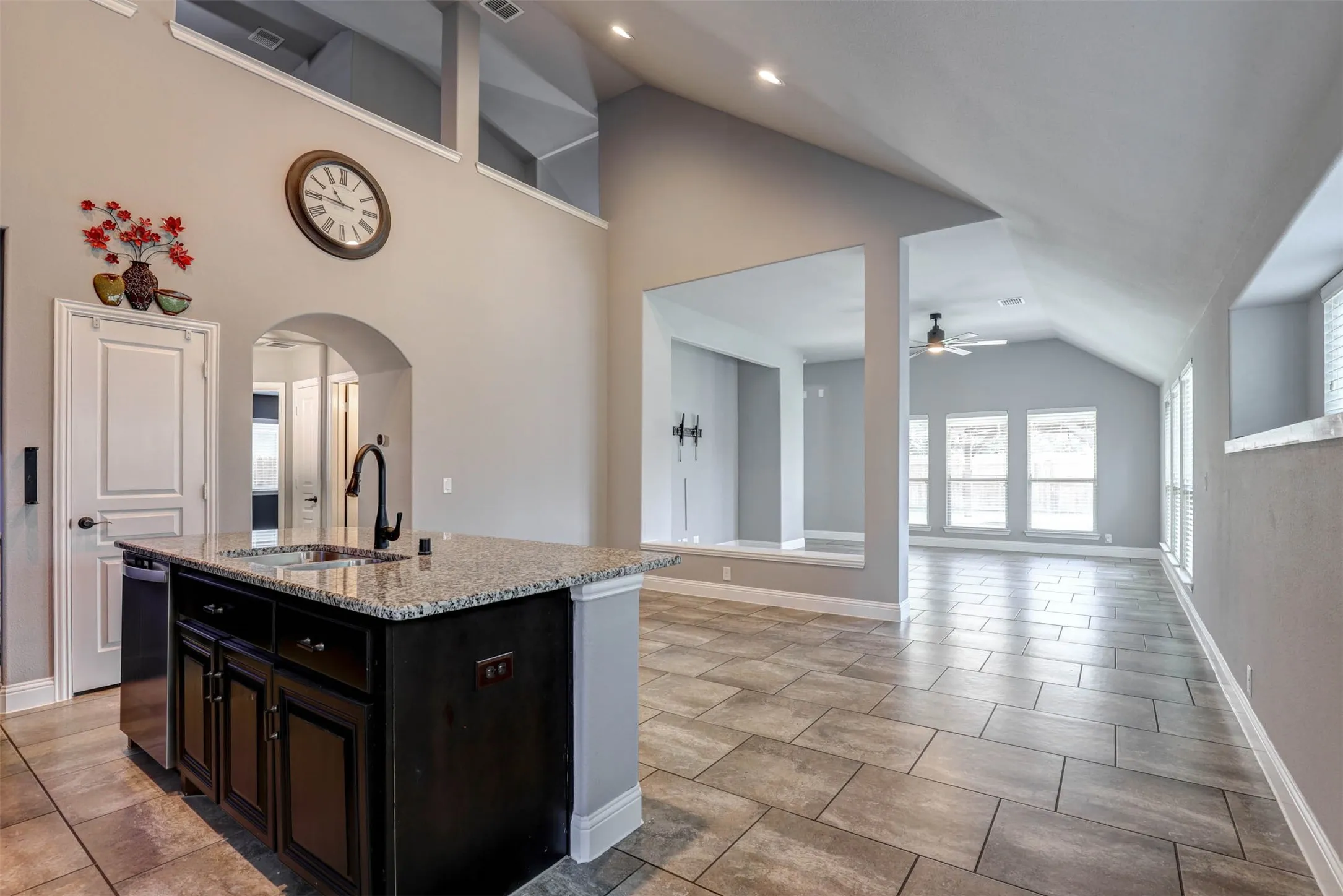 Single Family Residence For Sale in Denton County , 9501 Meadowpark Drive, Denton, Texas 76226, 4 Bedroom, 3 Bathroom, 2 Garage spaces, 2,334 Sqft, built in 2017, Preowned, mls#21145684, Real Estate Agent in Denton, Homes For Sale in Denton county, Homes For Sale in Denton, Realtor in Denton Texas, Real Estate Brokerage Independent Realty Texas, Luminita Cordes Realtor