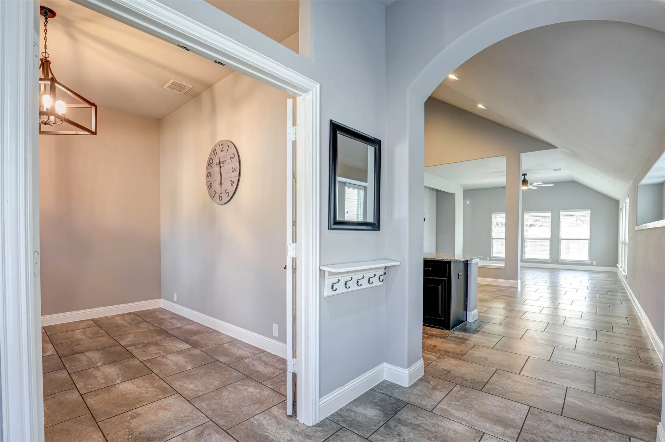 Single Family Residence For Sale in Denton County , 9501 Meadowpark Drive, Denton, Texas 76226, 4 Bedroom, 3 Bathroom, 2 Garage spaces, 2,334 Sqft, built in 2017, Preowned, mls#21145684, Real Estate Agent in Denton, Homes For Sale in Denton county, Homes For Sale in Denton, Realtor in Denton Texas, Real Estate Brokerage Independent Realty Texas, Luminita Cordes Realtor