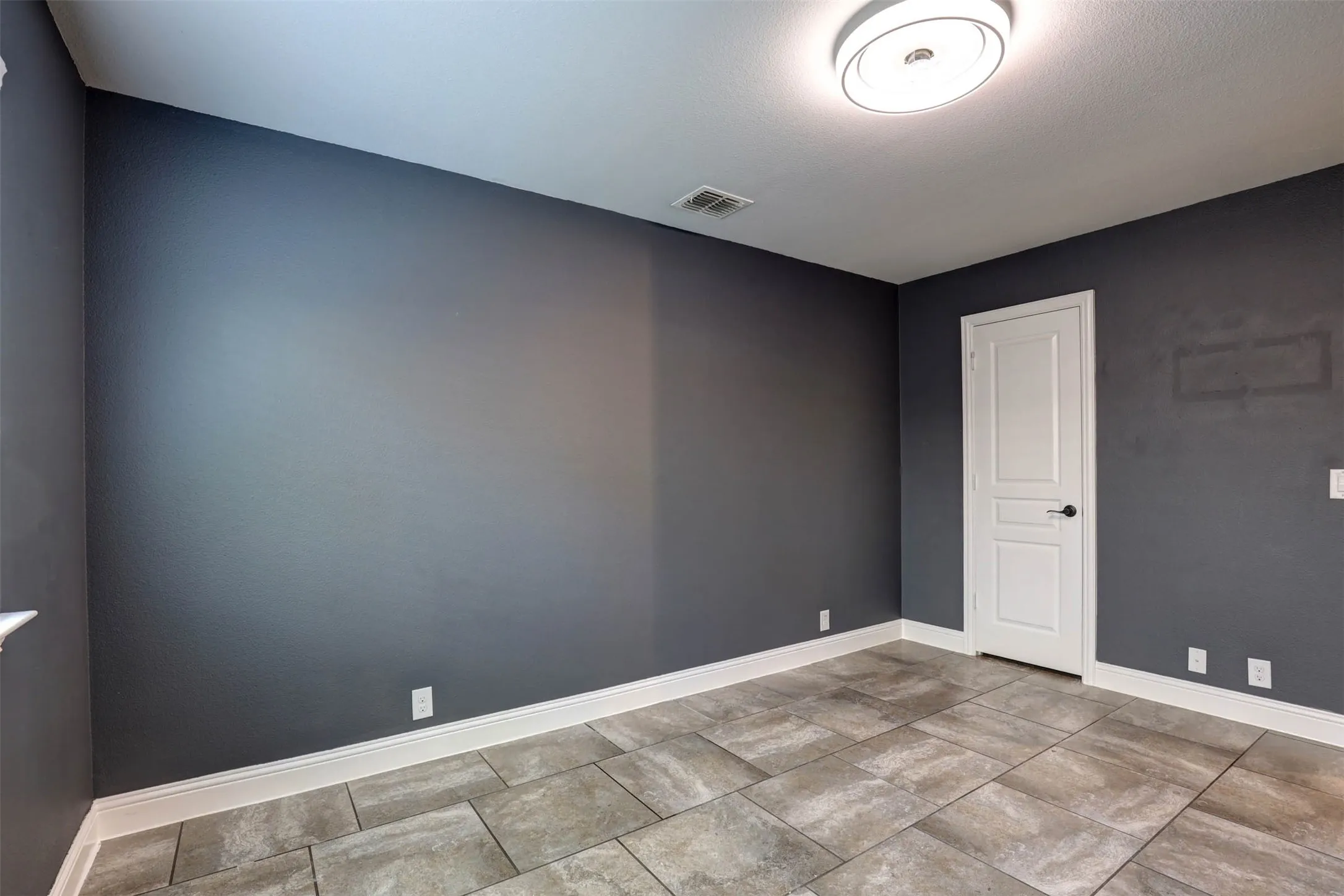 Single Family Residence For Sale in Denton County , 9501 Meadowpark Drive, Denton, Texas 76226, 4 Bedroom, 3 Bathroom, 2 Garage spaces, 2,334 Sqft, built in 2017, Preowned, mls#21145684, Real Estate Agent in Denton, Homes For Sale in Denton county, Homes For Sale in Denton, Realtor in Denton Texas, Real Estate Brokerage Independent Realty Texas, Luminita Cordes Realtor