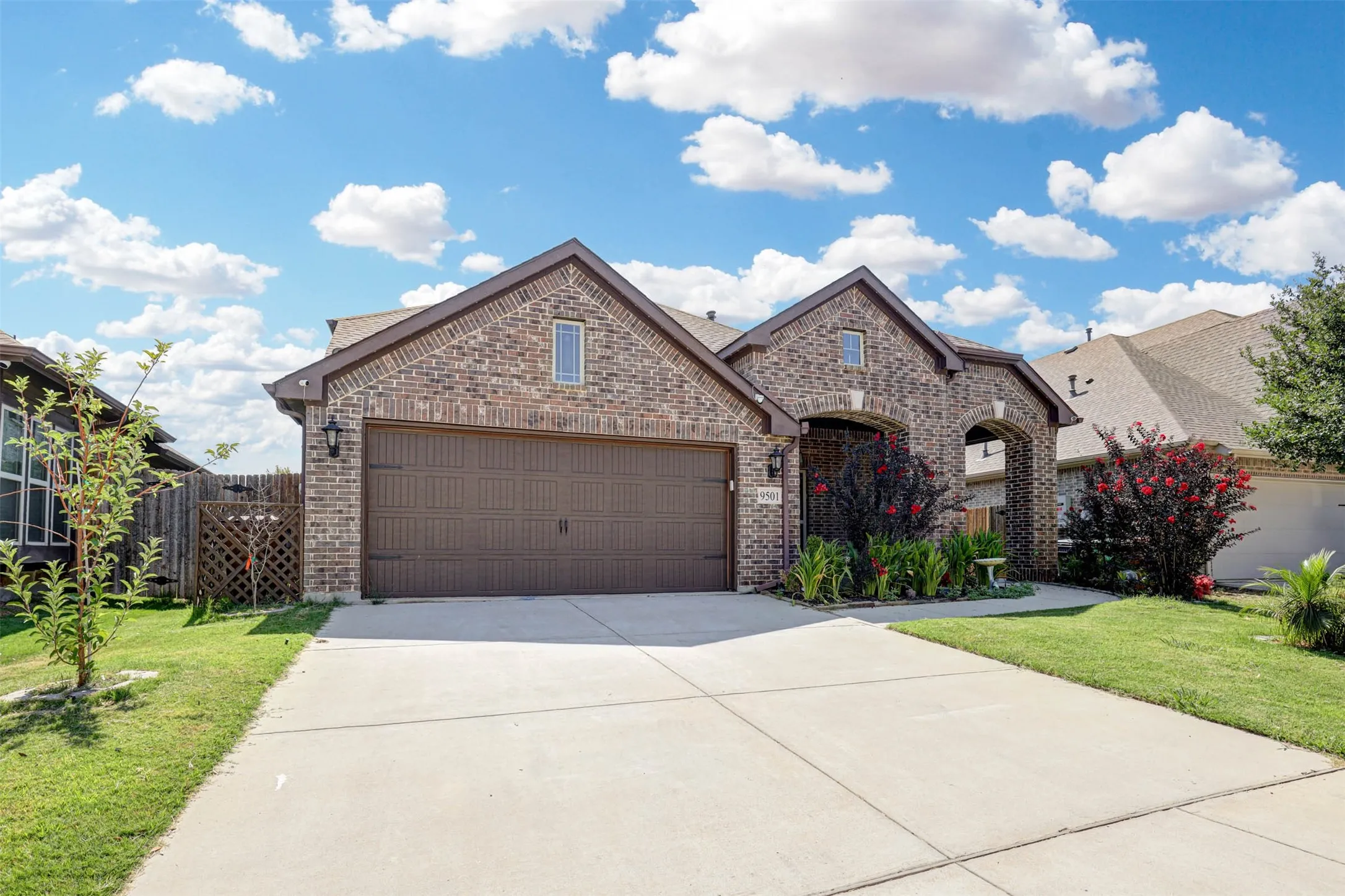 Single Family Residence For Sale in Denton County , 9501 Meadowpark Drive, Denton, Texas 76226, 4 Bedroom, 3 Bathroom, 2 Garage spaces, 2,334 Sqft, built in 2017, Preowned, mls#21145684, Real Estate Agent in Denton, Homes For Sale in Denton county, Homes For Sale in Denton, Realtor in Denton Texas, Real Estate Brokerage Independent Realty Texas, Luminita Cordes Realtor
