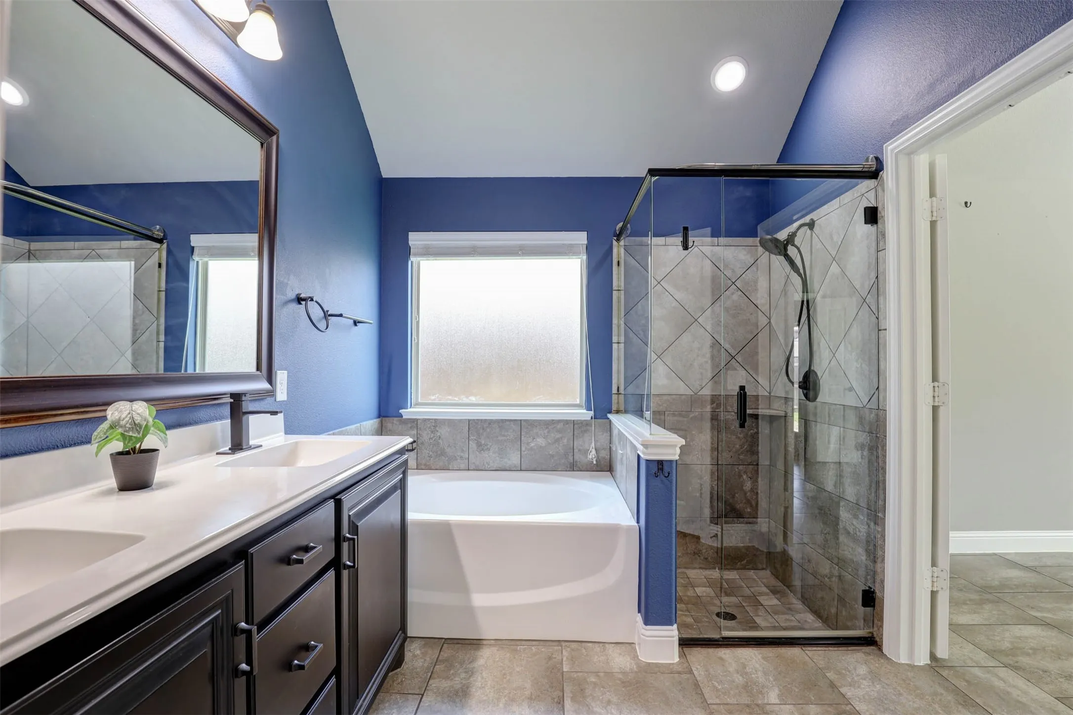 Single Family Residence For Sale in Denton County , 9501 Meadowpark Drive, Denton, Texas 76226, 4 Bedroom, 3 Bathroom, 2 Garage spaces, 2,334 Sqft, built in 2017, Preowned, mls#21145684, Real Estate Agent in Denton, Homes For Sale in Denton county, Homes For Sale in Denton, Realtor in Denton Texas, Real Estate Brokerage Independent Realty Texas, Luminita Cordes Realtor