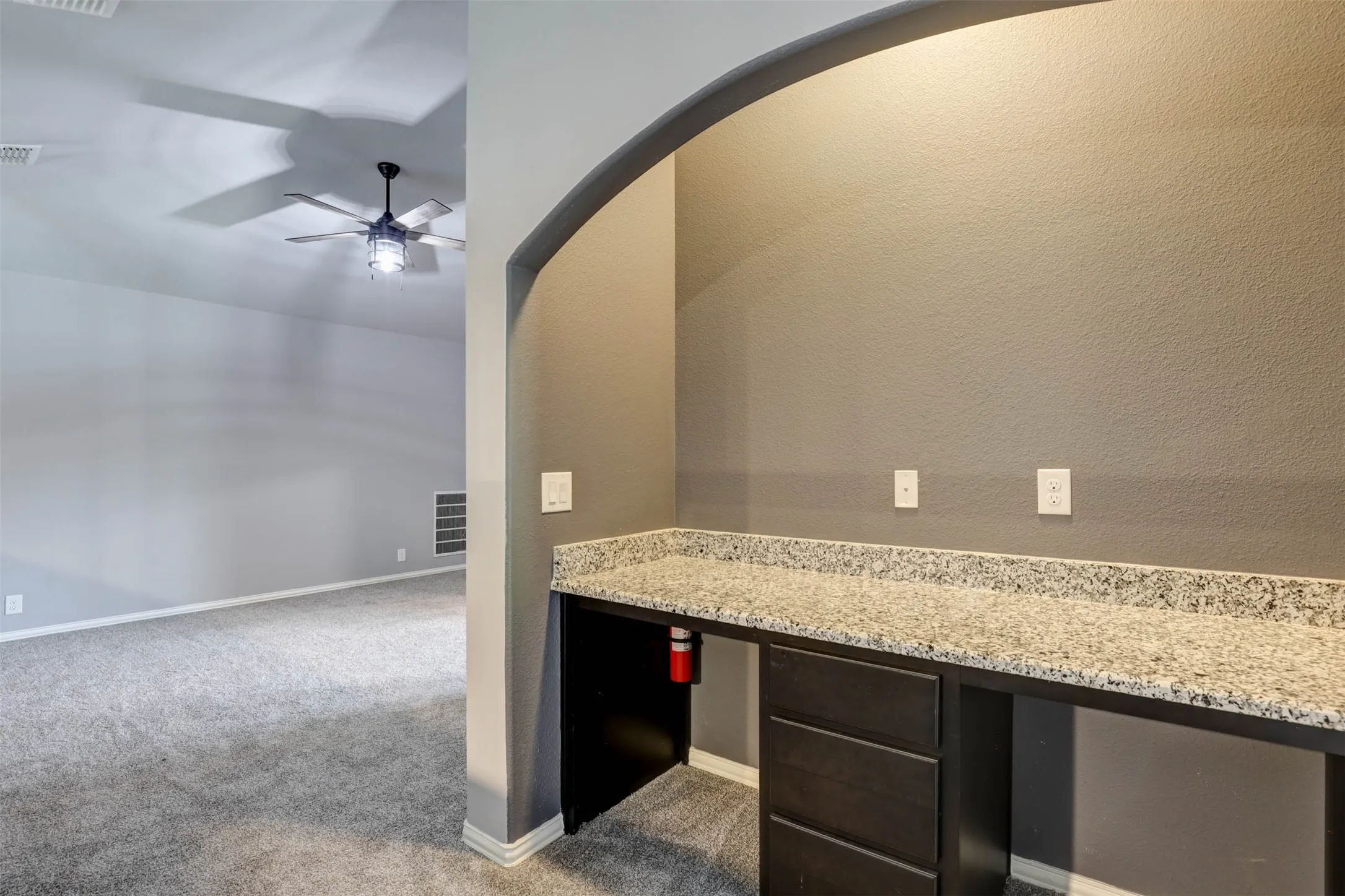 Single Family Residence For Sale in Denton County , 9501 Meadowpark Drive, Denton, Texas 76226, 4 Bedroom, 3 Bathroom, 2 Garage spaces, 2,334 Sqft, built in 2017, Preowned, mls#21145684, Real Estate Agent in Denton, Homes For Sale in Denton county, Homes For Sale in Denton, Realtor in Denton Texas, Real Estate Brokerage Independent Realty Texas, Luminita Cordes Realtor