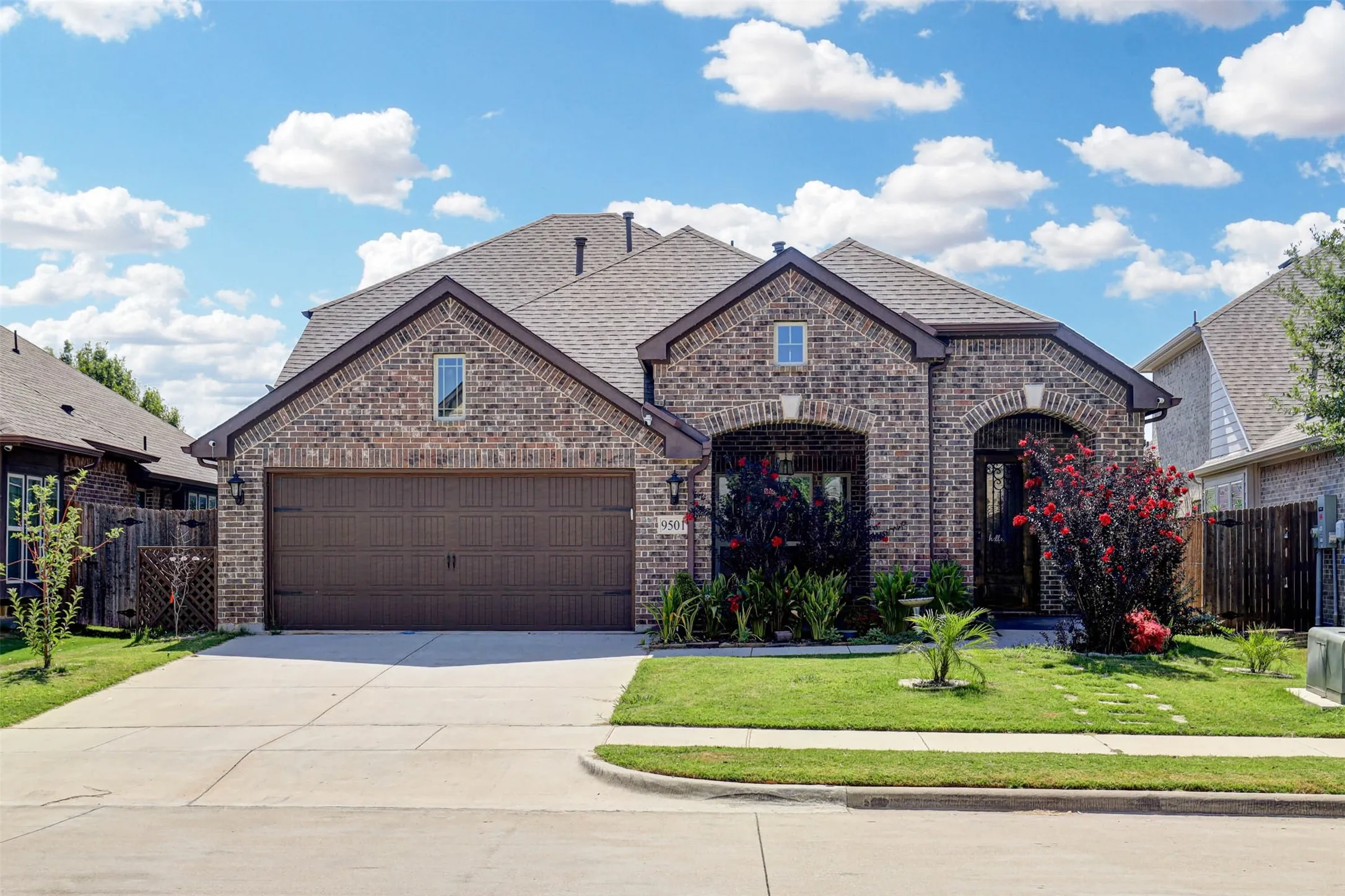 Single Family Residence For Sale in Denton County , 9501 Meadowpark Drive, Denton, Texas 76226, 4 Bedroom, 3 Bathroom, 2 Garage spaces, 2,334 Sqft, built in 2017, Preowned, mls#21145684, Real Estate Agent in Denton, Homes For Sale in Denton county, Homes For Sale in Denton, Realtor in Denton Texas, Real Estate Brokerage Independent Realty Texas, Luminita Cordes Realtor