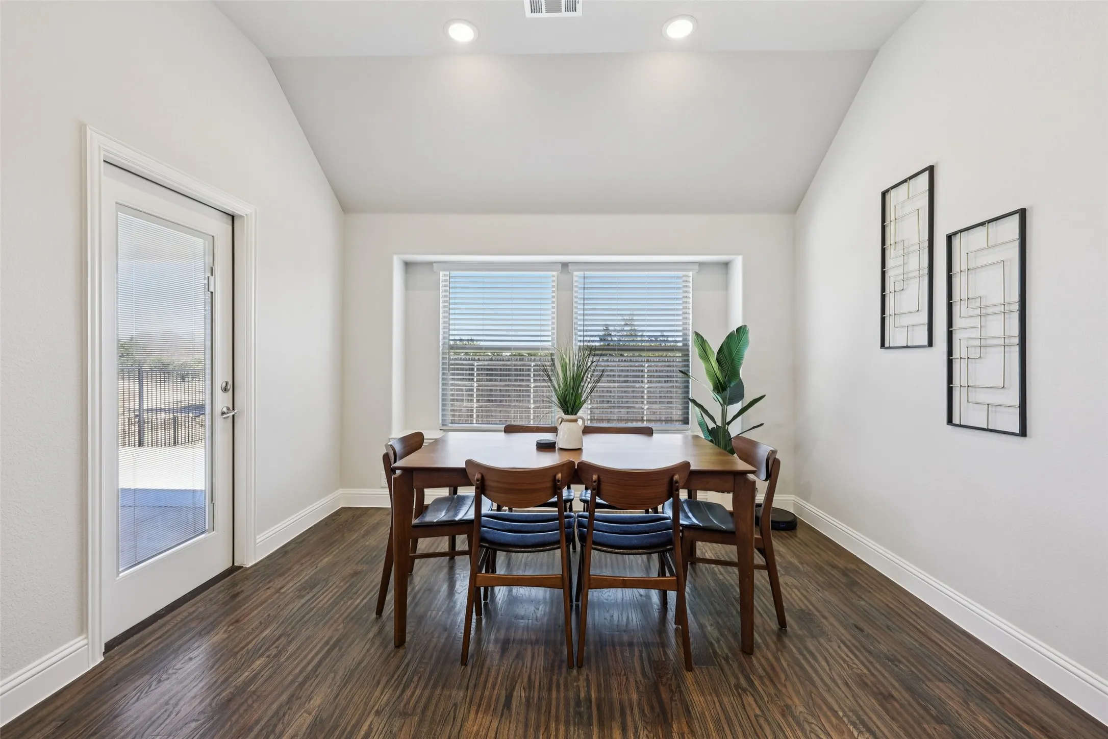 Single Family Residence For Sale in Ellis County , 1134 Cardinal Drive, Midlothian, Texas 76065, 5 Bedroom, 5 Bathroom, 2 Garage spaces, 4,232 Sqft, built in 2024, Preowned, mls#21168824, Real Estate Agent in Midlothian, Homes For Sale in Ellis county, Homes For Sale in Midlothian, Realtor in Midlothian Texas, Real Estate Brokerage Independent Realty Texas, Luminita Cordes Realtor