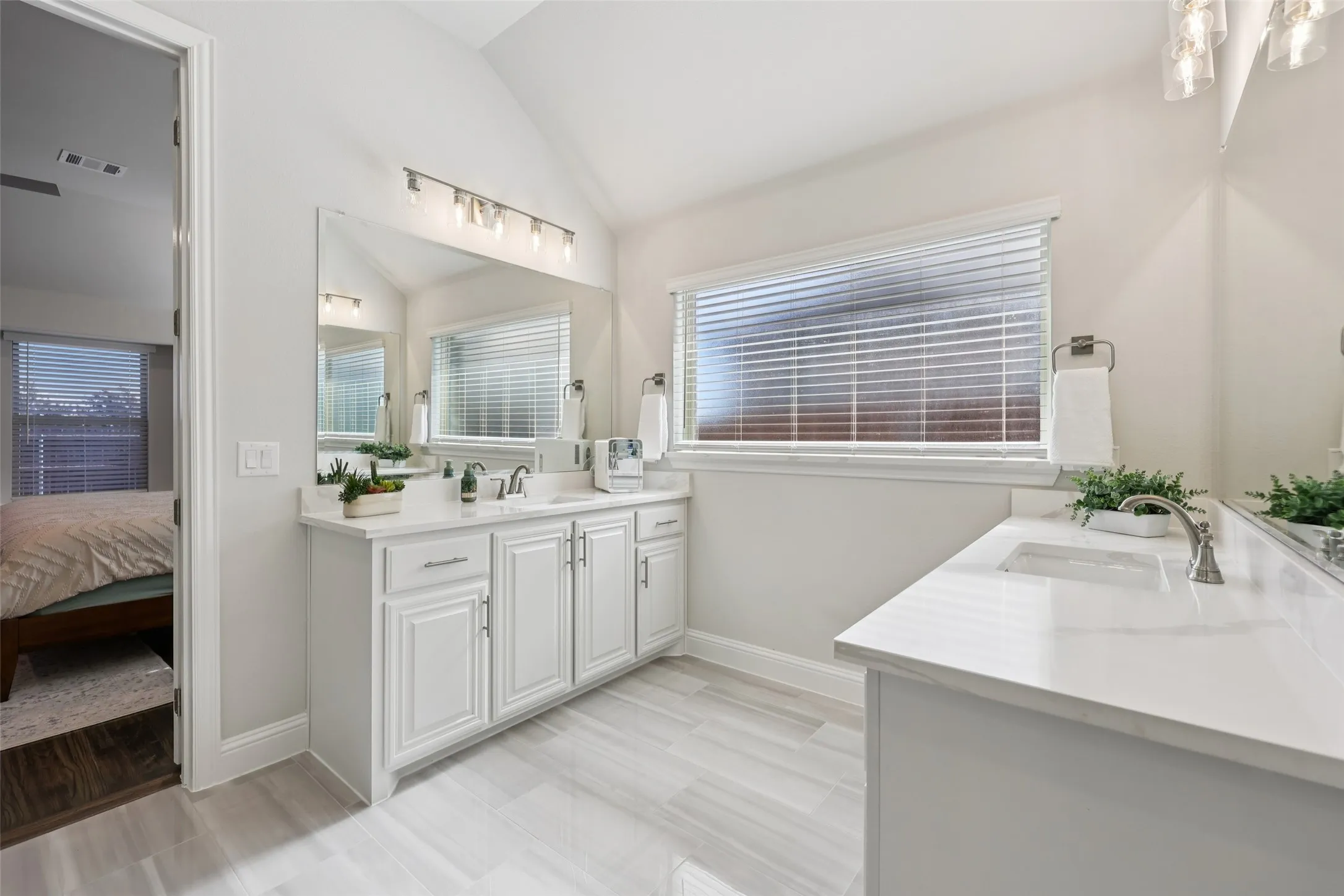 Single Family Residence For Sale in Ellis County , 1134 Cardinal Drive, Midlothian, Texas 76065, 5 Bedroom, 5 Bathroom, 2 Garage spaces, 4,232 Sqft, built in 2024, Preowned, mls#21168824, Real Estate Agent in Midlothian, Homes For Sale in Ellis county, Homes For Sale in Midlothian, Realtor in Midlothian Texas, Real Estate Brokerage Independent Realty Texas, Luminita Cordes Realtor