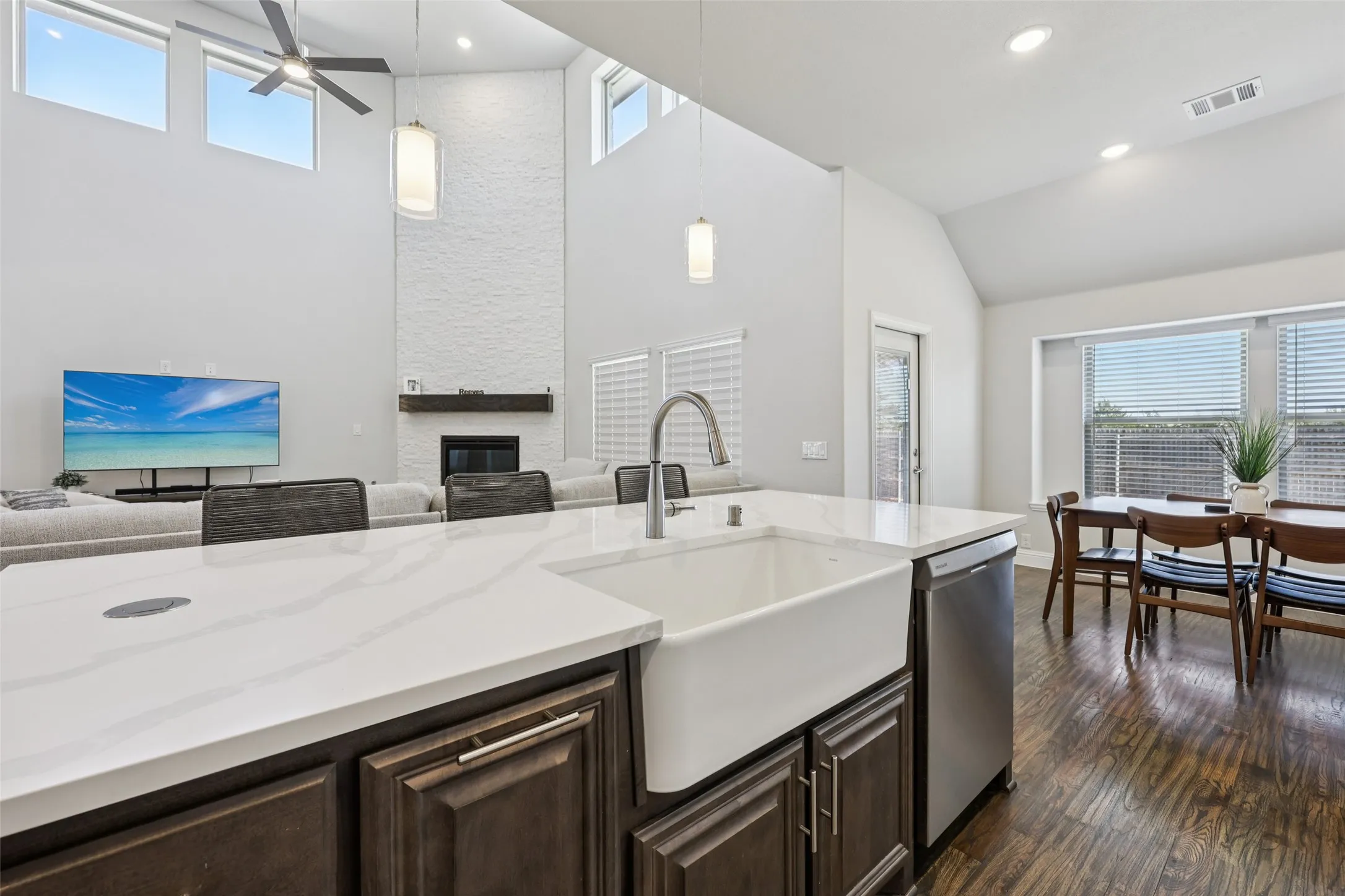 Single Family Residence For Sale in Ellis County , 1134 Cardinal Drive, Midlothian, Texas 76065, 5 Bedroom, 5 Bathroom, 2 Garage spaces, 4,232 Sqft, built in 2024, Preowned, mls#21168824, Real Estate Agent in Midlothian, Homes For Sale in Ellis county, Homes For Sale in Midlothian, Realtor in Midlothian Texas, Real Estate Brokerage Independent Realty Texas, Luminita Cordes Realtor
