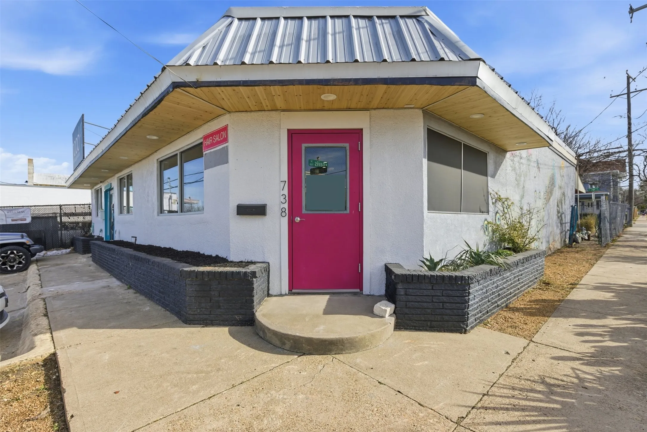 Retail For Sale in Dallas County , 738 W Davis Street, Dallas, Texas 75208, 0, 0, Garage spaces, 0 Sqft, built in 1947, Preowned, mls#21170635, Real Estate Agent in Dallas, Homes For Sale in Dallas county, Homes For Sale in Dallas, Realtor in Dallas Texas, Real Estate Brokerage Independent Realty Texas, Luminita Cordes Realtor