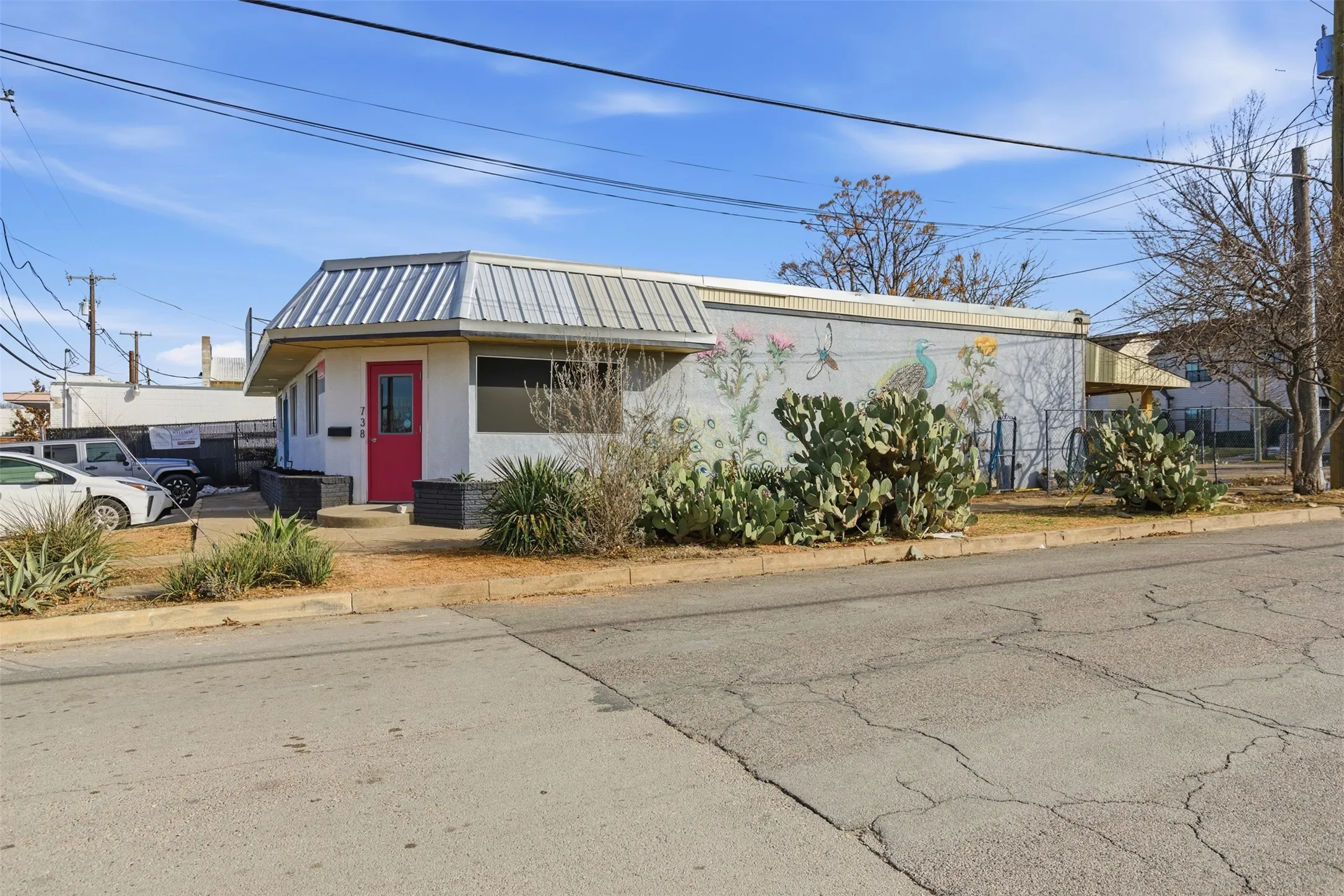 Retail For Sale in Dallas County , 738 W Davis Street, Dallas, Texas 75208, 0, 0, Garage spaces, 0 Sqft, built in 1947, Preowned, mls#21170635, Real Estate Agent in Dallas, Homes For Sale in Dallas county, Homes For Sale in Dallas, Realtor in Dallas Texas, Real Estate Brokerage Independent Realty Texas, Luminita Cordes Realtor