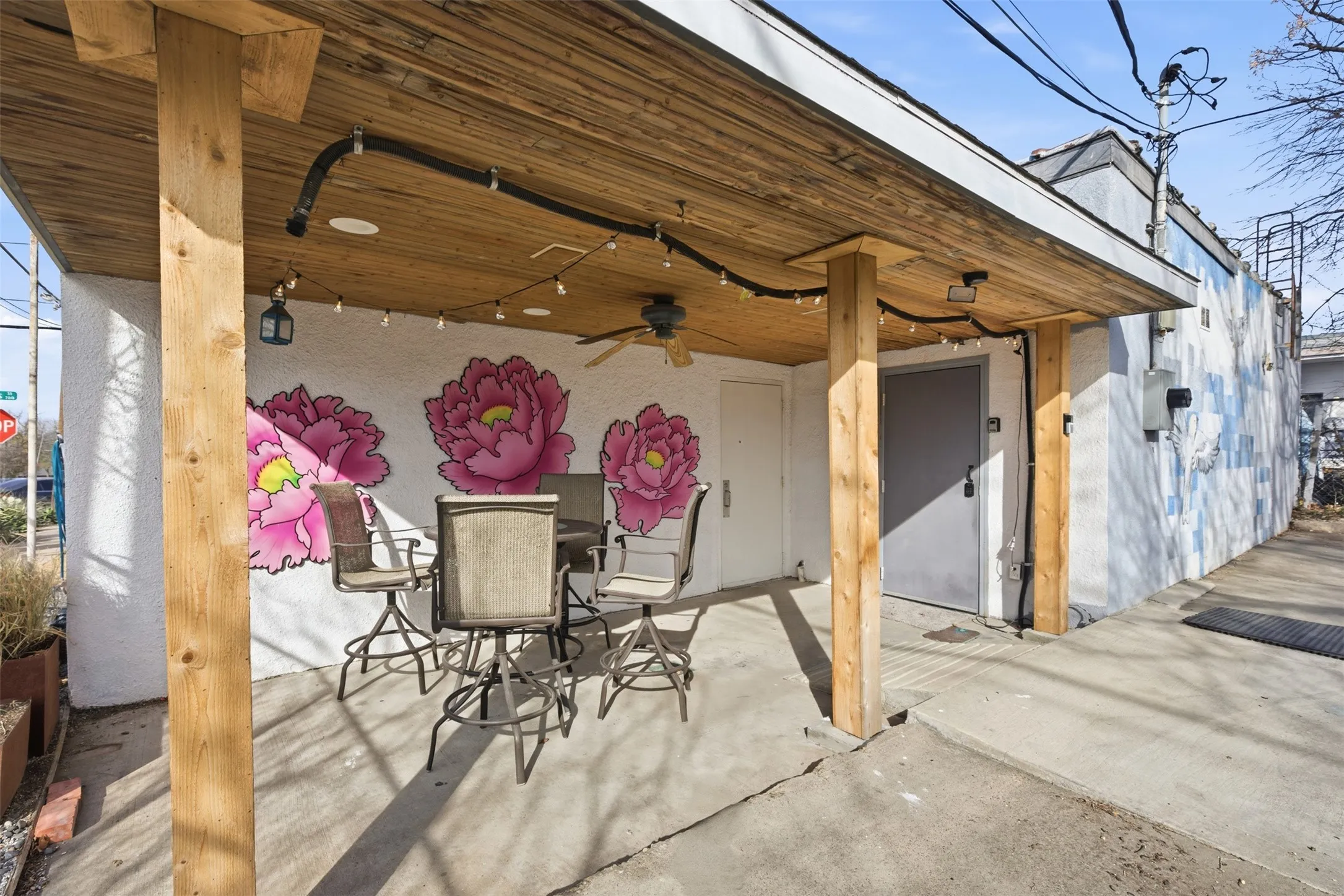 Retail For Sale in Dallas County , 738 W Davis Street, Dallas, Texas 75208, 0, 0, Garage spaces, 0 Sqft, built in 1947, Preowned, mls#21170635, Real Estate Agent in Dallas, Homes For Sale in Dallas county, Homes For Sale in Dallas, Realtor in Dallas Texas, Real Estate Brokerage Independent Realty Texas, Luminita Cordes Realtor