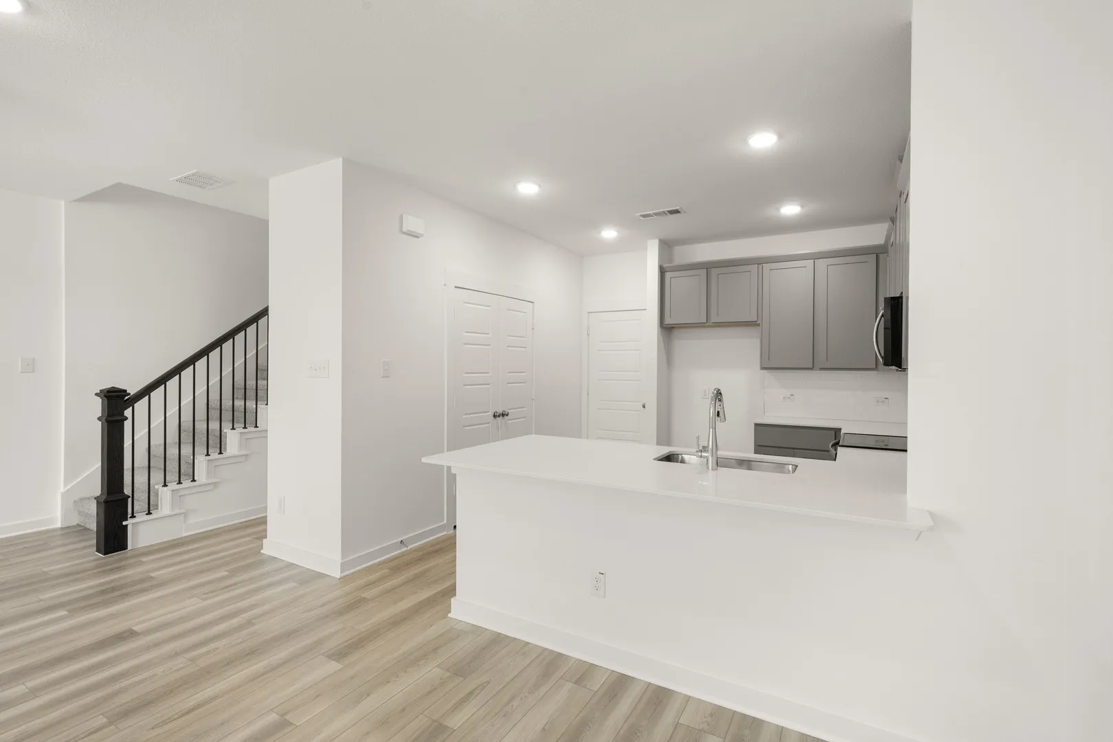 245 Wagon Spoke- Kitchen-3