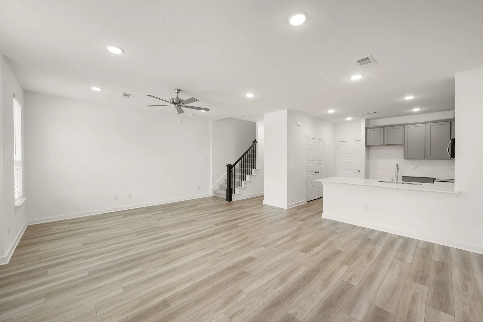 245 Wagon Spoke- Living Room-2
