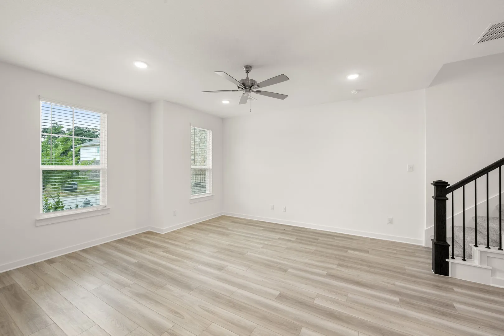 245 Wagon Spoke- Living Room-5