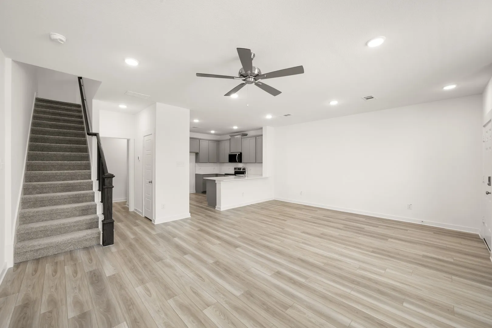 245 Wagon Spoke- Living Room-3