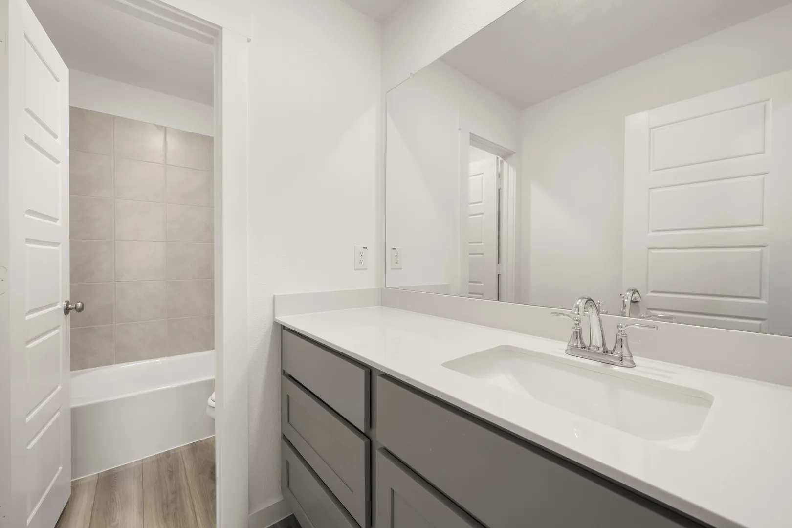 245 Wagon Spoke- Bathroom-1