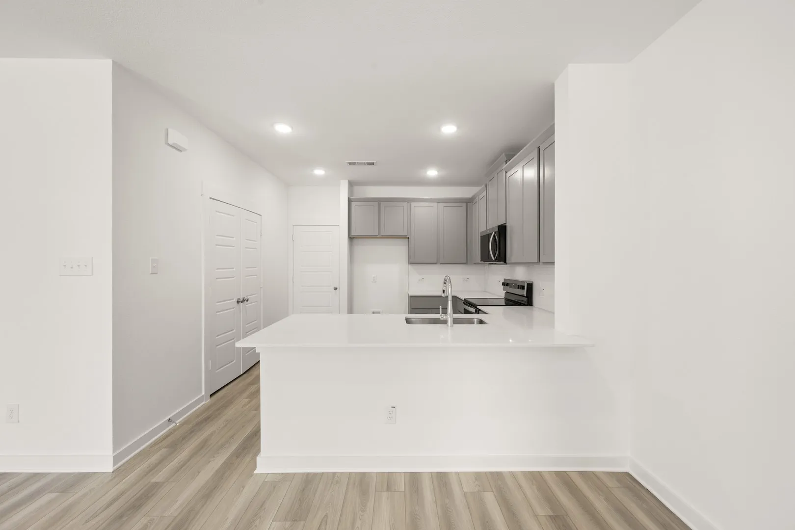 245 Wagon Spoke- Kitchen-2