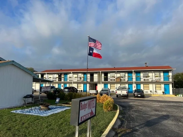 Hotel/Motel For Sale in Wise County , 1157 W Bypass 287, Alvord, Texas 76255, 0, 0, Garage spaces, 0 Sqft, built in 1983, Preowned, mls#21171739, Real Estate Agent in Alvord, Homes For Sale in Wise county, Homes For Sale in Alvord, Realtor in Alvord Texas, Real Estate Brokerage Independent Realty Texas, Luminita Cordes Realtor