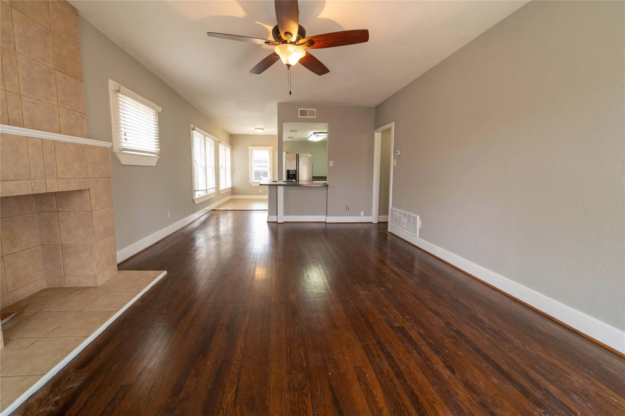 Duplex For Rent in Tarrant County , 2226 W Rosedale Street S 100, Fort Worth, Texas 76110, 2 Bedroom, 2 Bathroom, 2 Garage spaces, 1,400 Sqft, built in 1923, Price $1,700, mls#21171775, Real Estate Agent in Fort Worth, Homes For Rent in Tarrant county, Homes For Rent in Fort Worth, Realtor in Fort Worth Texas, Real Estate Brokerage Independent Realty Texas, Luminita Cordes Realtor