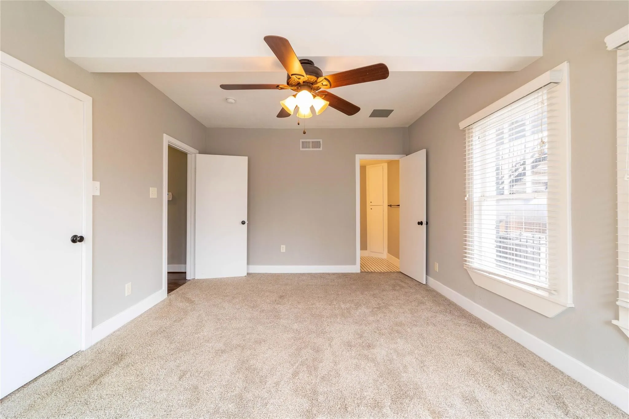 Duplex For Rent in Tarrant County , 2226 W Rosedale Street S 100, Fort Worth, Texas 76110, 2 Bedroom, 2 Bathroom, 2 Garage spaces, 1,400 Sqft, built in 1923, Price $1,700, mls#21171775, Real Estate Agent in Fort Worth, Homes For Rent in Tarrant county, Homes For Rent in Fort Worth, Realtor in Fort Worth Texas, Real Estate Brokerage Independent Realty Texas, Luminita Cordes Realtor