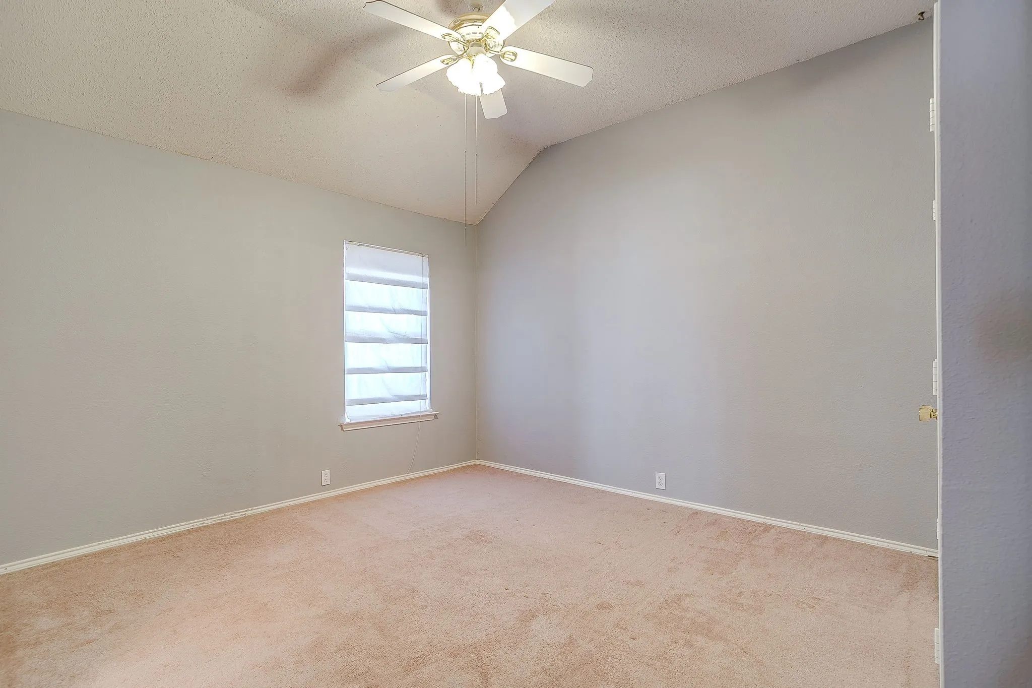 Unfurnished room with ceiling fan and light colored carpet