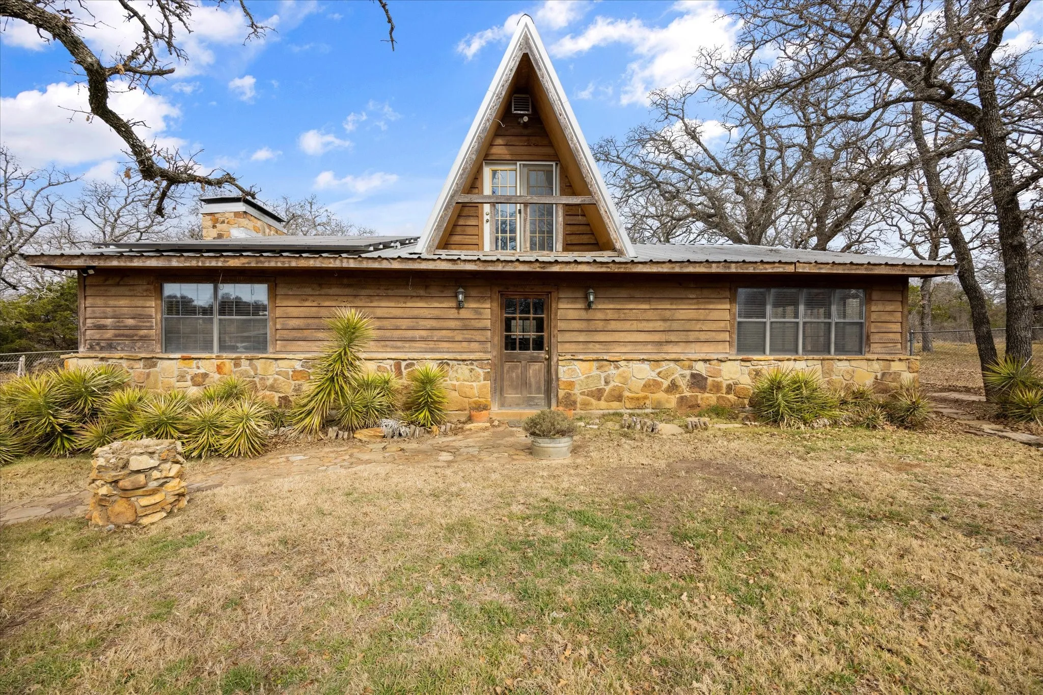 Single Family Residence For Sale in Parker County , 1601 Stafford Road, Weatherford, Texas 76088, 2 Bedroom, 3 Bathroom, Garage spaces, 2,374 Sqft, built in 1981, mls#21156451, Real Estate Agent in Weatherford, Homes For Sale in Parker county, Homes For Sale in Weatherford, Realtor in Weatherford Texas, Real Estate Brokerage Independent Realty Texas, Luminita Cordes Realtor
