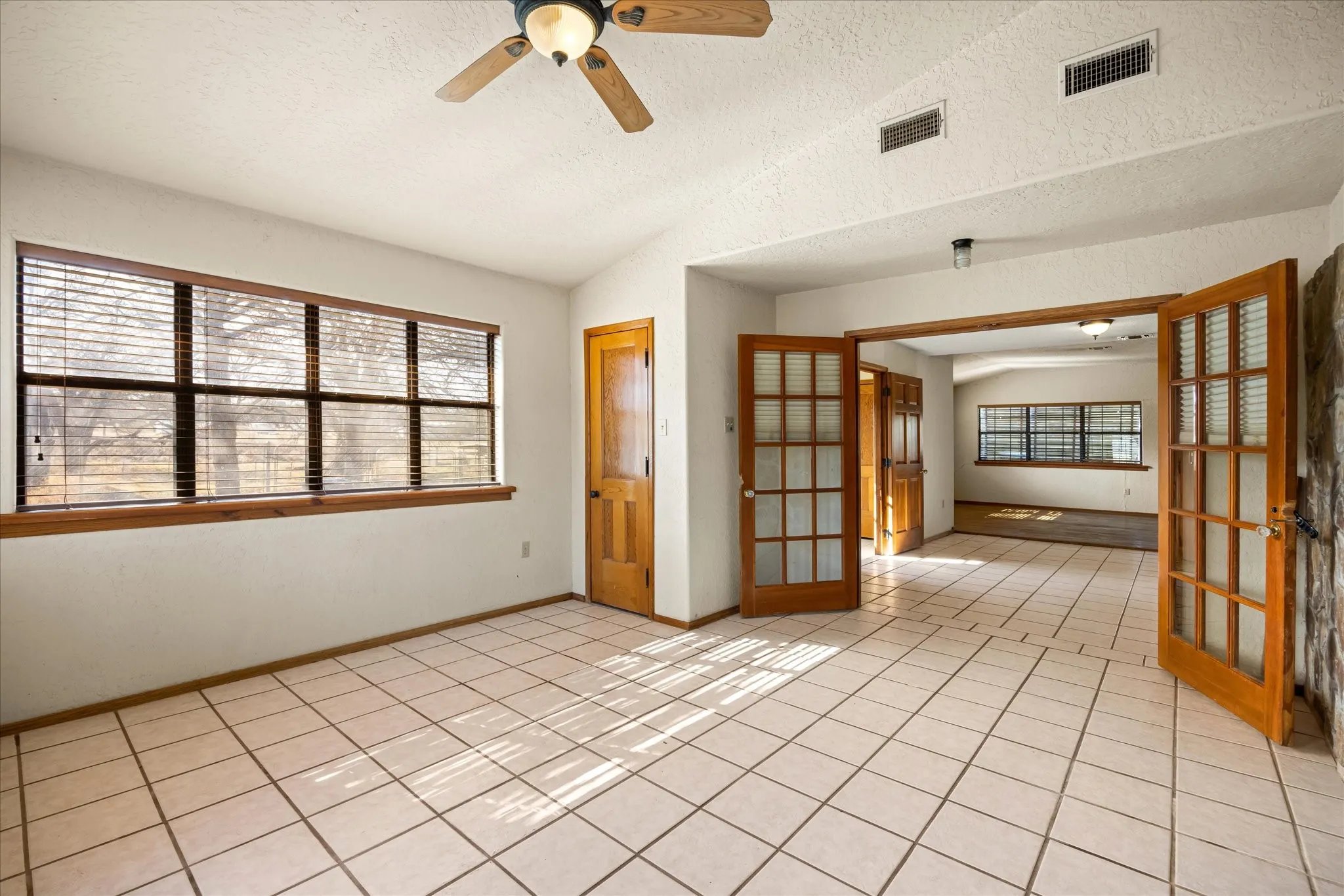 Single Family Residence For Sale in Parker County , 1601 Stafford Road, Weatherford, Texas 76088, 2 Bedroom, 3 Bathroom, Garage spaces, 2,374 Sqft, built in 1981, mls#21156451, Real Estate Agent in Weatherford, Homes For Sale in Parker county, Homes For Sale in Weatherford, Realtor in Weatherford Texas, Real Estate Brokerage Independent Realty Texas, Luminita Cordes Realtor