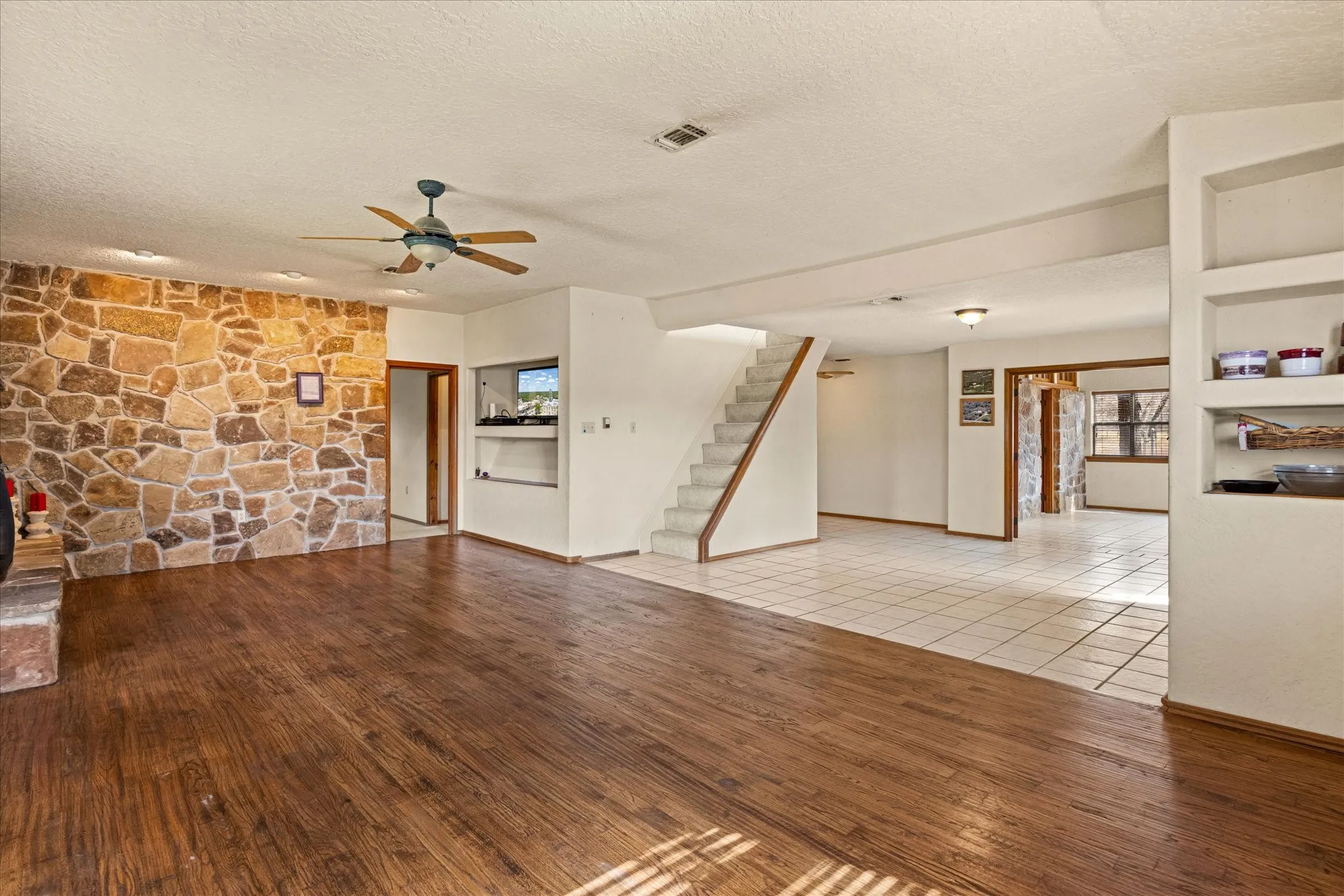 Single Family Residence For Sale in Parker County , 1601 Stafford Road, Weatherford, Texas 76088, 2 Bedroom, 3 Bathroom, Garage spaces, 2,374 Sqft, built in 1981, mls#21156451, Real Estate Agent in Weatherford, Homes For Sale in Parker county, Homes For Sale in Weatherford, Realtor in Weatherford Texas, Real Estate Brokerage Independent Realty Texas, Luminita Cordes Realtor