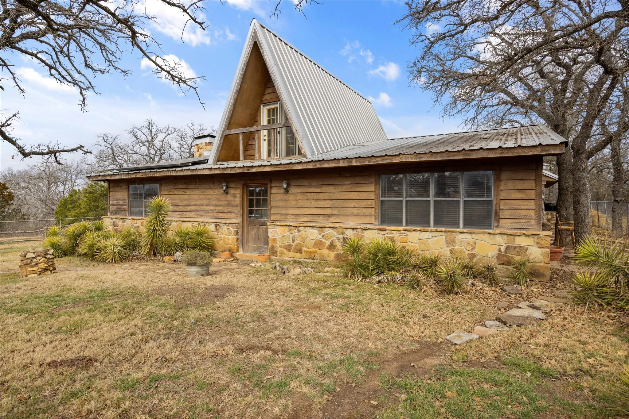 Single Family Residence For Sale in Parker County , 1601 Stafford Road, Weatherford, Texas 76088, 2 Bedroom, 3 Bathroom, Garage spaces, 2,374 Sqft, built in 1981, mls#21156451, Real Estate Agent in Weatherford, Homes For Sale in Parker county, Homes For Sale in Weatherford, Realtor in Weatherford Texas, Real Estate Brokerage Independent Realty Texas, Luminita Cordes Realtor