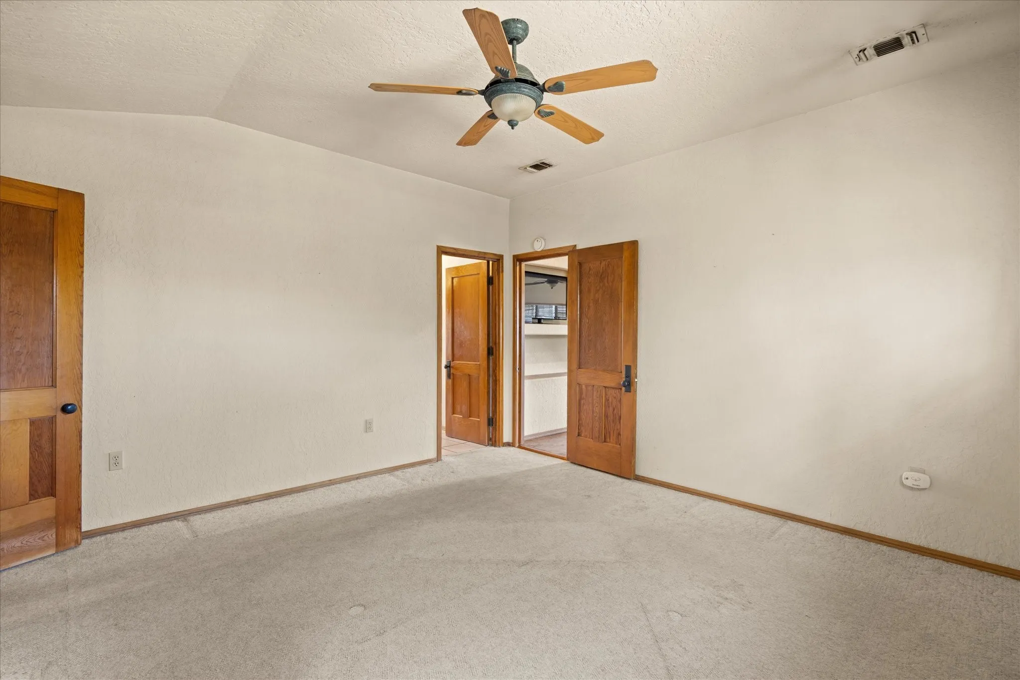 Single Family Residence For Sale in Parker County , 1601 Stafford Road, Weatherford, Texas 76088, 2 Bedroom, 3 Bathroom, Garage spaces, 2,374 Sqft, built in 1981, mls#21156451, Real Estate Agent in Weatherford, Homes For Sale in Parker county, Homes For Sale in Weatherford, Realtor in Weatherford Texas, Real Estate Brokerage Independent Realty Texas, Luminita Cordes Realtor