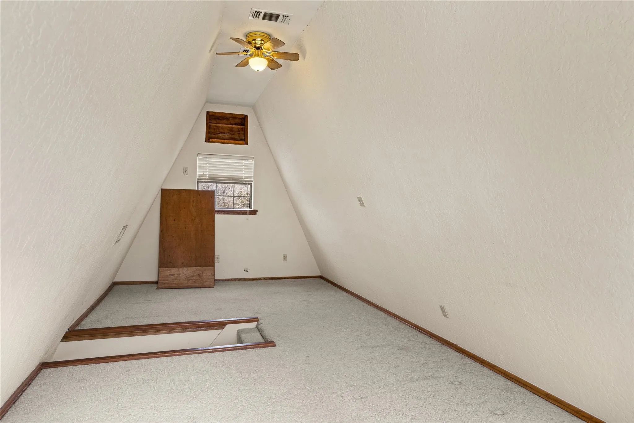 Single Family Residence For Sale in Parker County , 1601 Stafford Road, Weatherford, Texas 76088, 2 Bedroom, 3 Bathroom, Garage spaces, 2,374 Sqft, built in 1981, mls#21156451, Real Estate Agent in Weatherford, Homes For Sale in Parker county, Homes For Sale in Weatherford, Realtor in Weatherford Texas, Real Estate Brokerage Independent Realty Texas, Luminita Cordes Realtor
