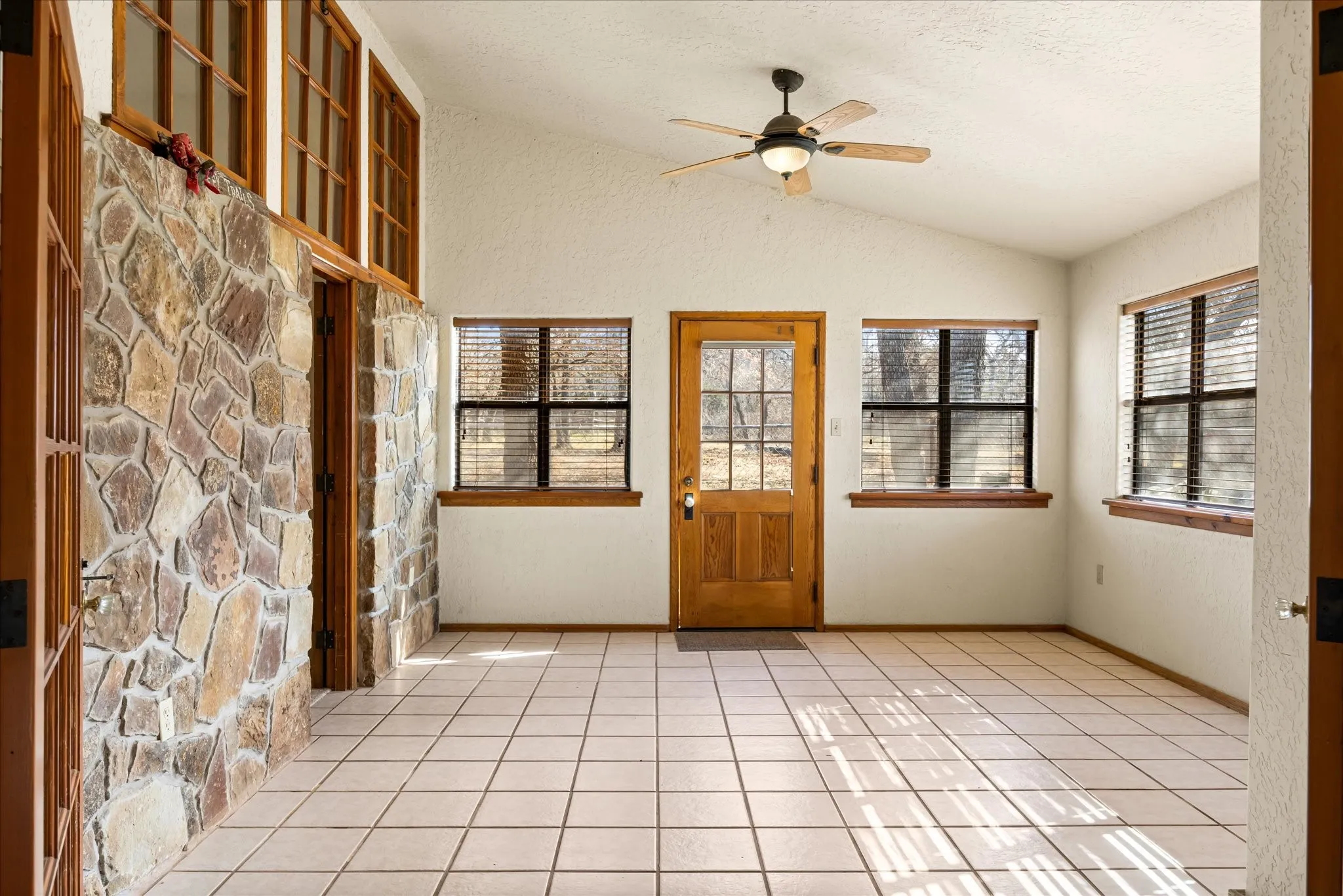 Single Family Residence For Sale in Parker County , 1601 Stafford Road, Weatherford, Texas 76088, 2 Bedroom, 3 Bathroom, Garage spaces, 2,374 Sqft, built in 1981, mls#21156451, Real Estate Agent in Weatherford, Homes For Sale in Parker county, Homes For Sale in Weatherford, Realtor in Weatherford Texas, Real Estate Brokerage Independent Realty Texas, Luminita Cordes Realtor