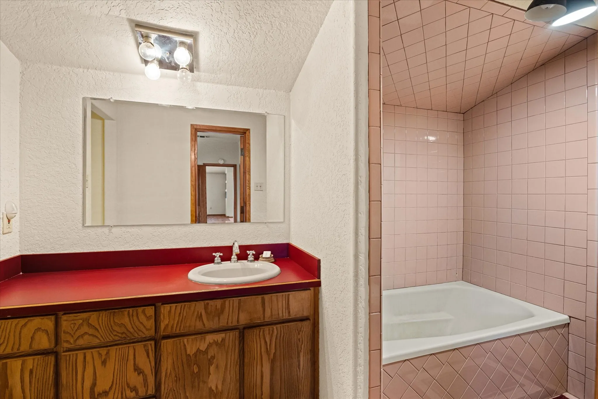 Single Family Residence For Sale in Parker County , 1601 Stafford Road, Weatherford, Texas 76088, 2 Bedroom, 3 Bathroom, Garage spaces, 2,374 Sqft, built in 1981, mls#21156451, Real Estate Agent in Weatherford, Homes For Sale in Parker county, Homes For Sale in Weatherford, Realtor in Weatherford Texas, Real Estate Brokerage Independent Realty Texas, Luminita Cordes Realtor