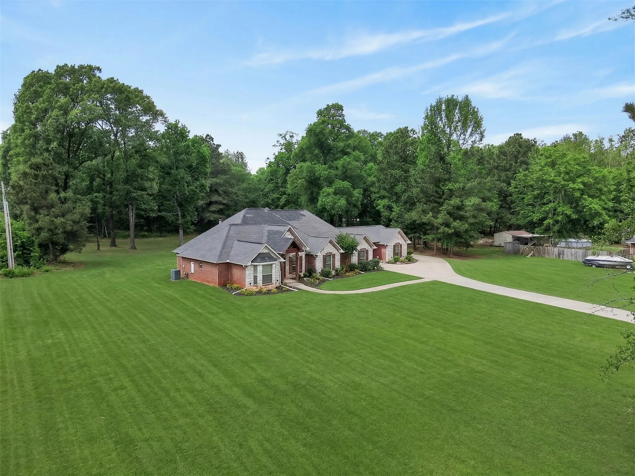 Single Family Residence For Sale in Bowie County , 10 Weatherby Dr, Hooks, Texas 75561, 4 Bedrooms, 3 Bathrooms, 2 Garage spaces, 2,429 Sqft, built in 2011, Price $509,900, mls#21171839, Real Estate Agent in Hooks, Homes For Sale in Bowie county, Homes For Sale in Hooks, Realtor in Hooks Texas, Real Estate Brokerage Independent Realty Texas, Luminita Cordes Realtor