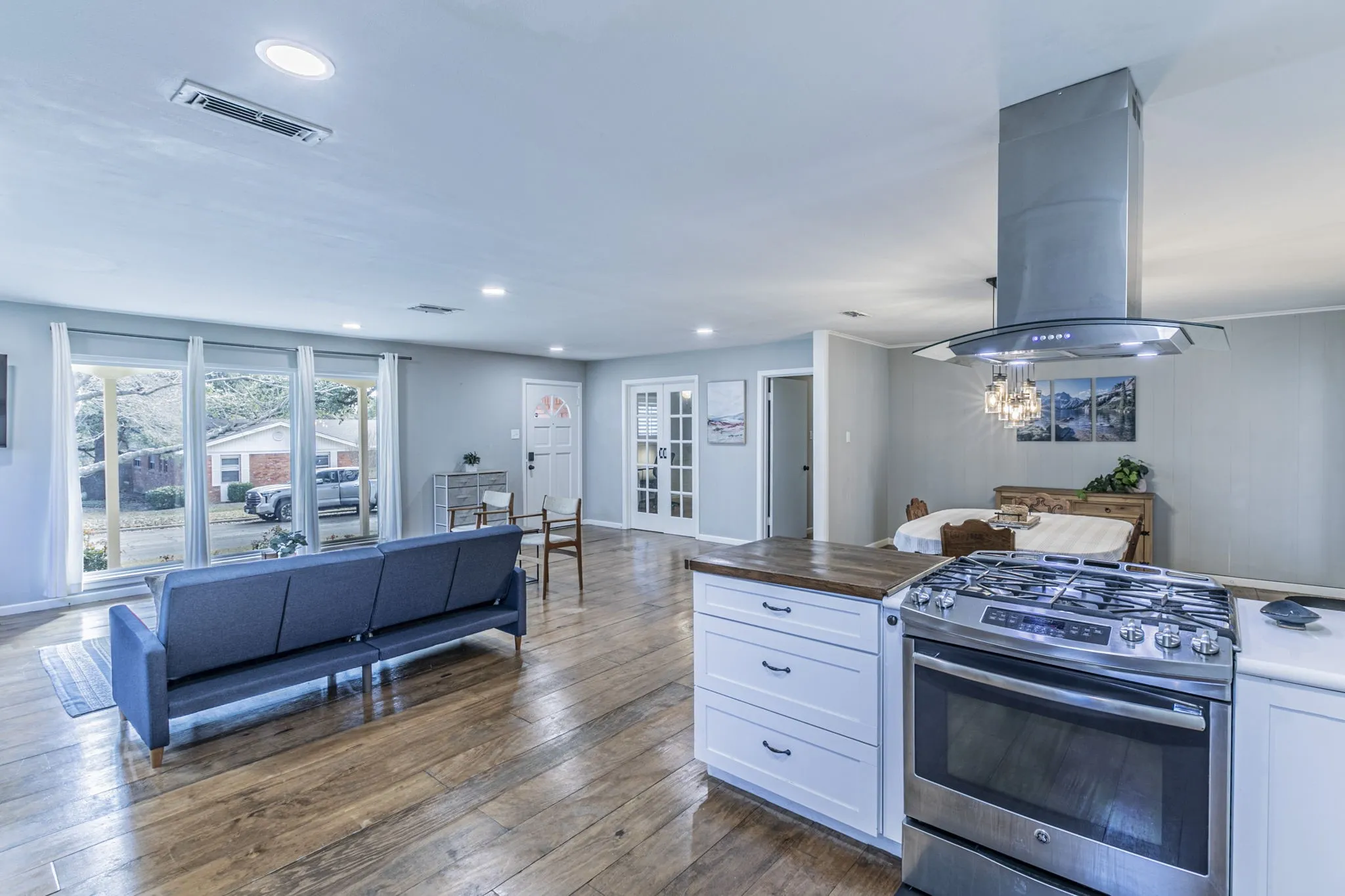 Single Family Residence For Sale in Mc Lennan County , 5729 Westlawn Drive, Waco, Texas 76710, 3 Bedroom, 3 Bathroom, Garage spaces, 2,180 Sqft, built in 1961, Price $375,000, mls#21171328, Real Estate Agent in Waco, Homes For Sale in Mc Lennan county, Homes For Sale in Waco, Realtor in Waco Texas, Real Estate Brokerage Independent Realty Texas, Luminita Cordes Realtor