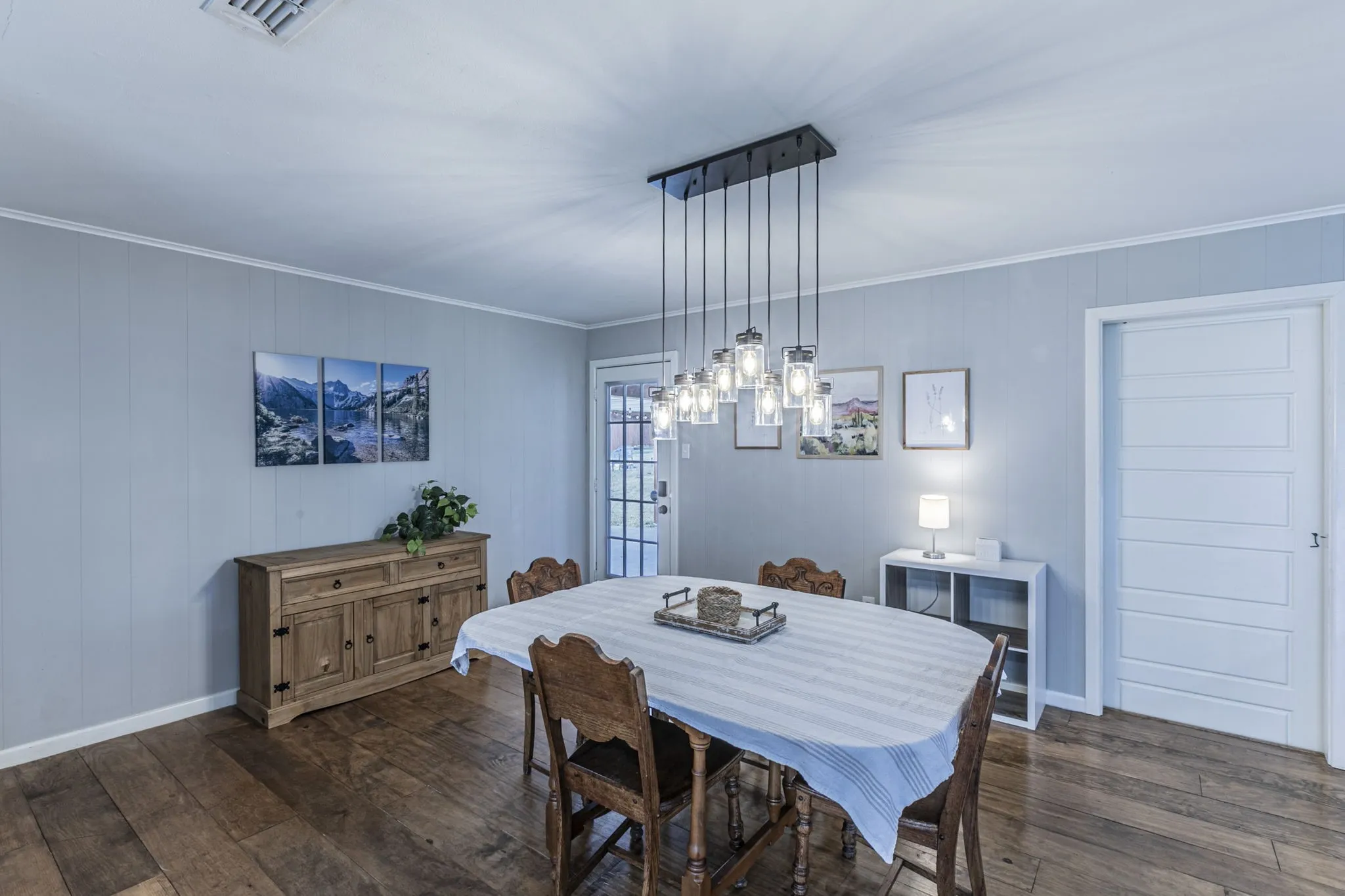 Single Family Residence For Sale in Mc Lennan County , 5729 Westlawn Drive, Waco, Texas 76710, 3 Bedroom, 3 Bathroom, Garage spaces, 2,180 Sqft, built in 1961, Price $375,000, mls#21171328, Real Estate Agent in Waco, Homes For Sale in Mc Lennan county, Homes For Sale in Waco, Realtor in Waco Texas, Real Estate Brokerage Independent Realty Texas, Luminita Cordes Realtor