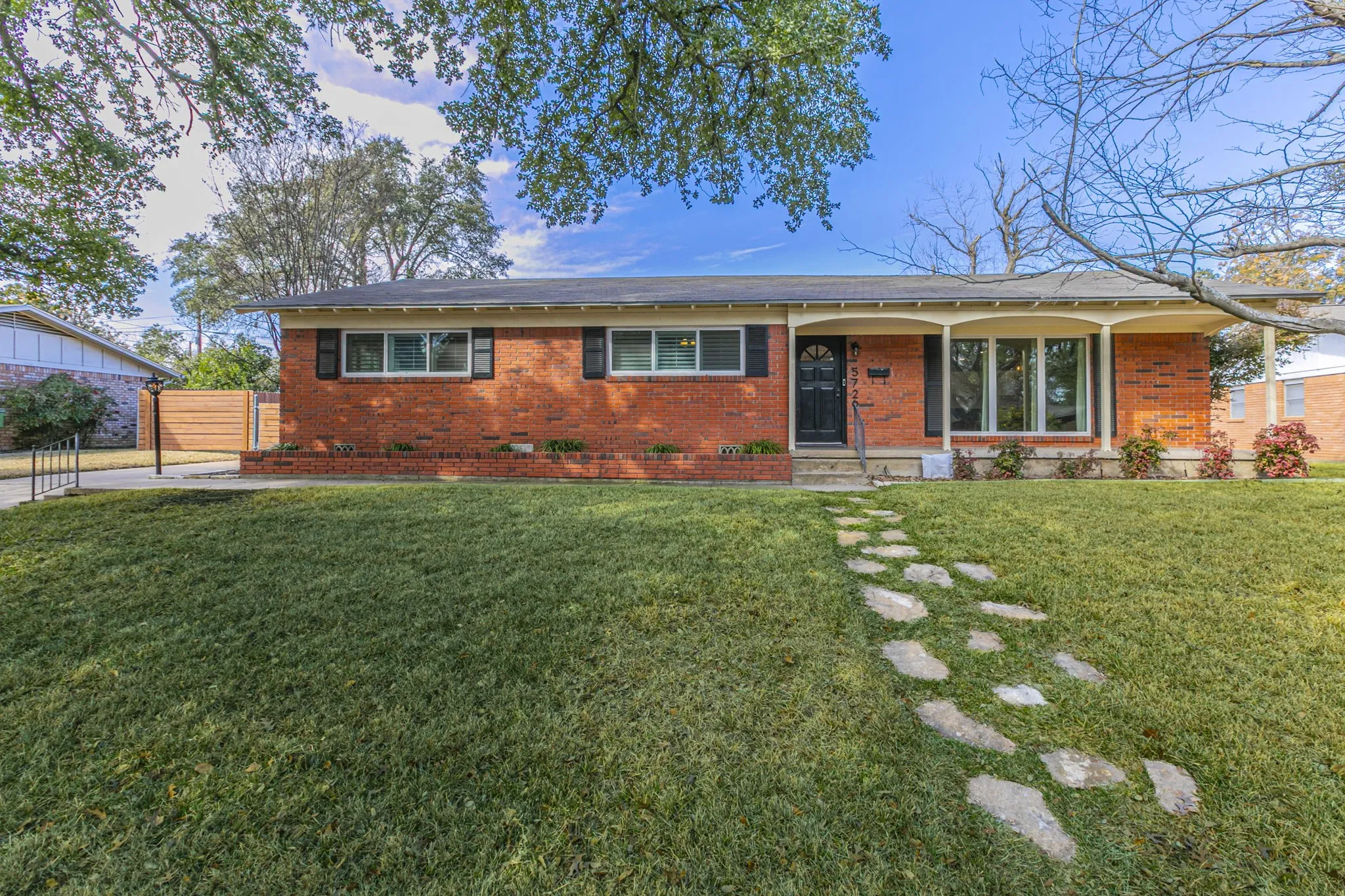 Single Family Residence For Sale in Mc Lennan County , 5729 Westlawn Drive, Waco, Texas 76710, 3 Bedroom, 3 Bathroom, Garage spaces, 2,180 Sqft, built in 1961, Price $375,000, mls#21171328, Real Estate Agent in Waco, Homes For Sale in Mc Lennan county, Homes For Sale in Waco, Realtor in Waco Texas, Real Estate Brokerage Independent Realty Texas, Luminita Cordes Realtor