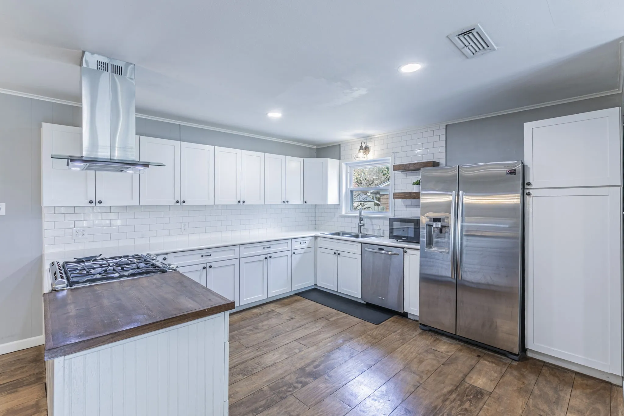 Single Family Residence For Sale in Mc Lennan County , 5729 Westlawn Drive, Waco, Texas 76710, 3 Bedroom, 3 Bathroom, Garage spaces, 2,180 Sqft, built in 1961, Price $375,000, mls#21171328, Real Estate Agent in Waco, Homes For Sale in Mc Lennan county, Homes For Sale in Waco, Realtor in Waco Texas, Real Estate Brokerage Independent Realty Texas, Luminita Cordes Realtor