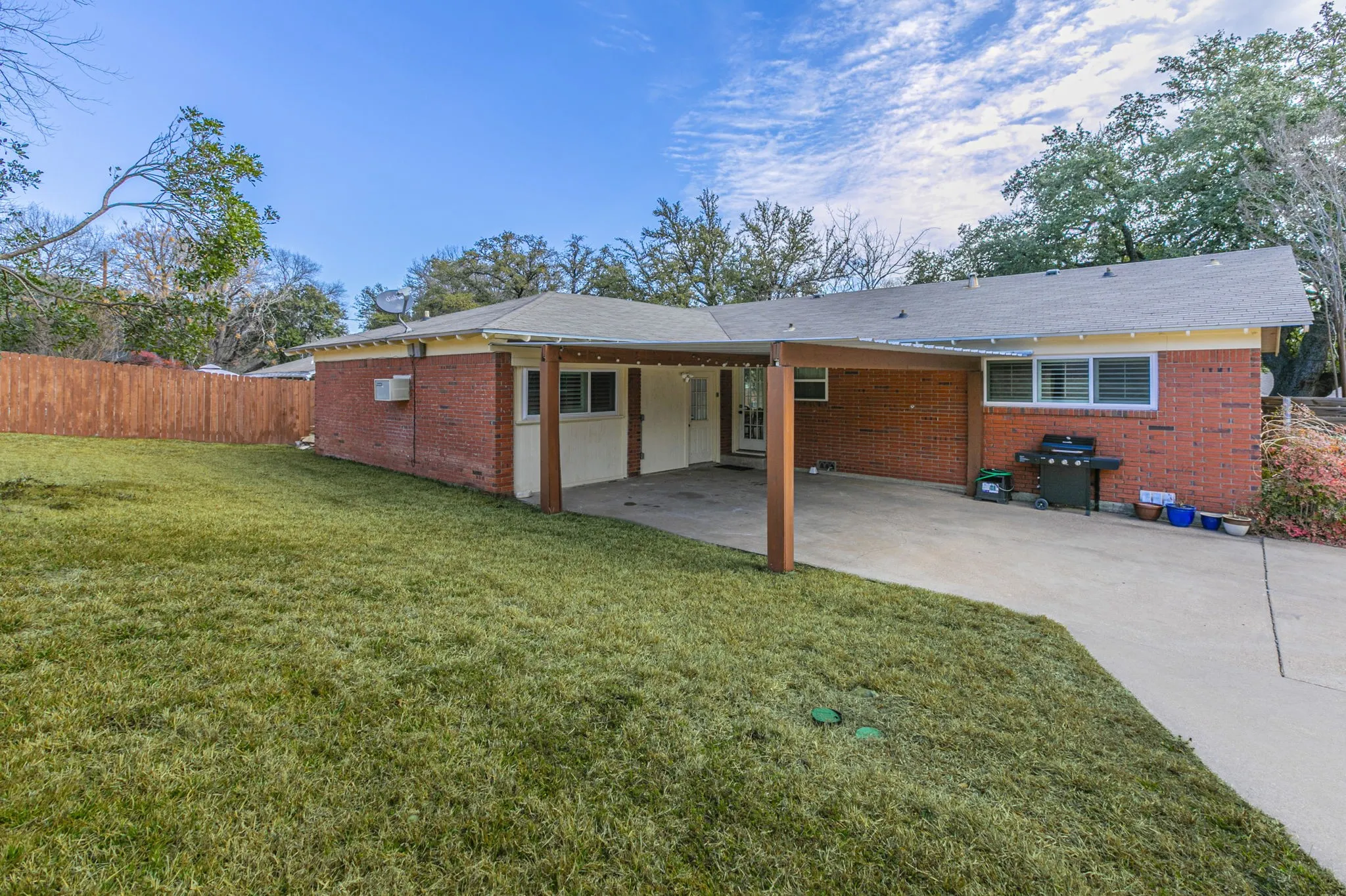 Single Family Residence For Sale in Mc Lennan County , 5729 Westlawn Drive, Waco, Texas 76710, 3 Bedroom, 3 Bathroom, Garage spaces, 2,180 Sqft, built in 1961, Price $375,000, mls#21171328, Real Estate Agent in Waco, Homes For Sale in Mc Lennan county, Homes For Sale in Waco, Realtor in Waco Texas, Real Estate Brokerage Independent Realty Texas, Luminita Cordes Realtor