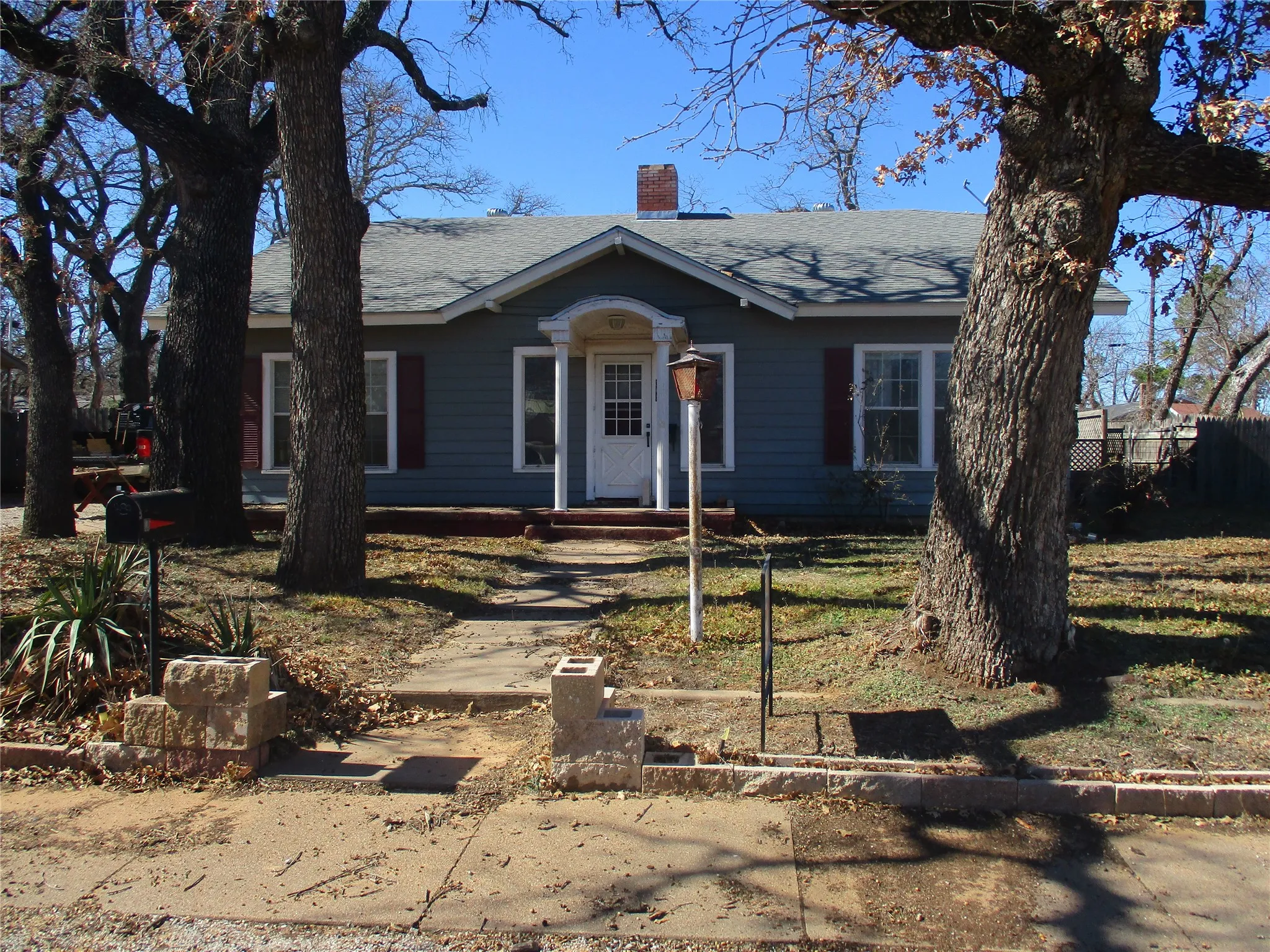 Single Family Residence For Sale in Eastland County , 205 S Oaklawn, Eastland, Texas 76448, 3 Bedroom, 2 Bathroom, 2 Garage spaces, 1,938 Sqft, built in 1937, mls#21172006, Real Estate Agent in Eastland, Homes For Sale in Eastland county, Homes For Sale in Eastland, Realtor in Eastland Texas, Real Estate Brokerage Independent Realty Texas, Luminita Cordes Realtor