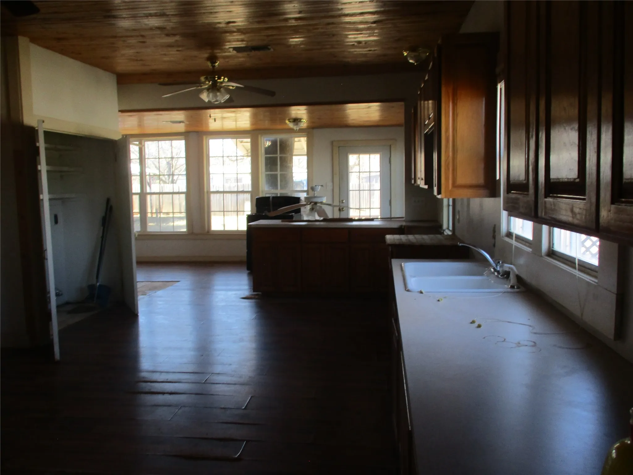 Single Family Residence For Sale in Eastland County , 205 S Oaklawn, Eastland, Texas 76448, 3 Bedroom, 2 Bathroom, 2 Garage spaces, 1,938 Sqft, built in 1937, mls#21172006, Real Estate Agent in Eastland, Homes For Sale in Eastland county, Homes For Sale in Eastland, Realtor in Eastland Texas, Real Estate Brokerage Independent Realty Texas, Luminita Cordes Realtor