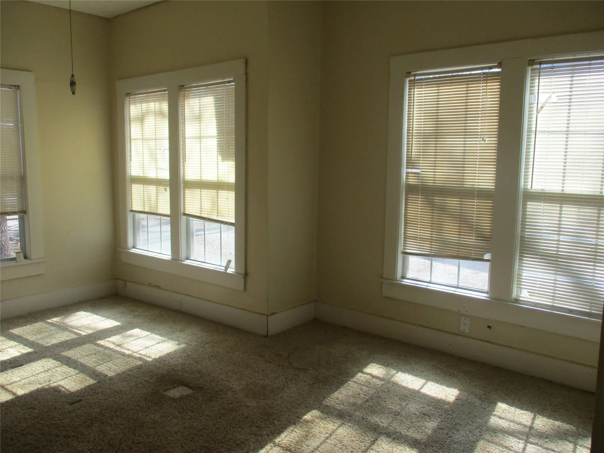 Single Family Residence For Sale in Eastland County , 205 S Oaklawn, Eastland, Texas 76448, 3 Bedroom, 2 Bathroom, 2 Garage spaces, 1,938 Sqft, built in 1937, mls#21172006, Real Estate Agent in Eastland, Homes For Sale in Eastland county, Homes For Sale in Eastland, Realtor in Eastland Texas, Real Estate Brokerage Independent Realty Texas, Luminita Cordes Realtor