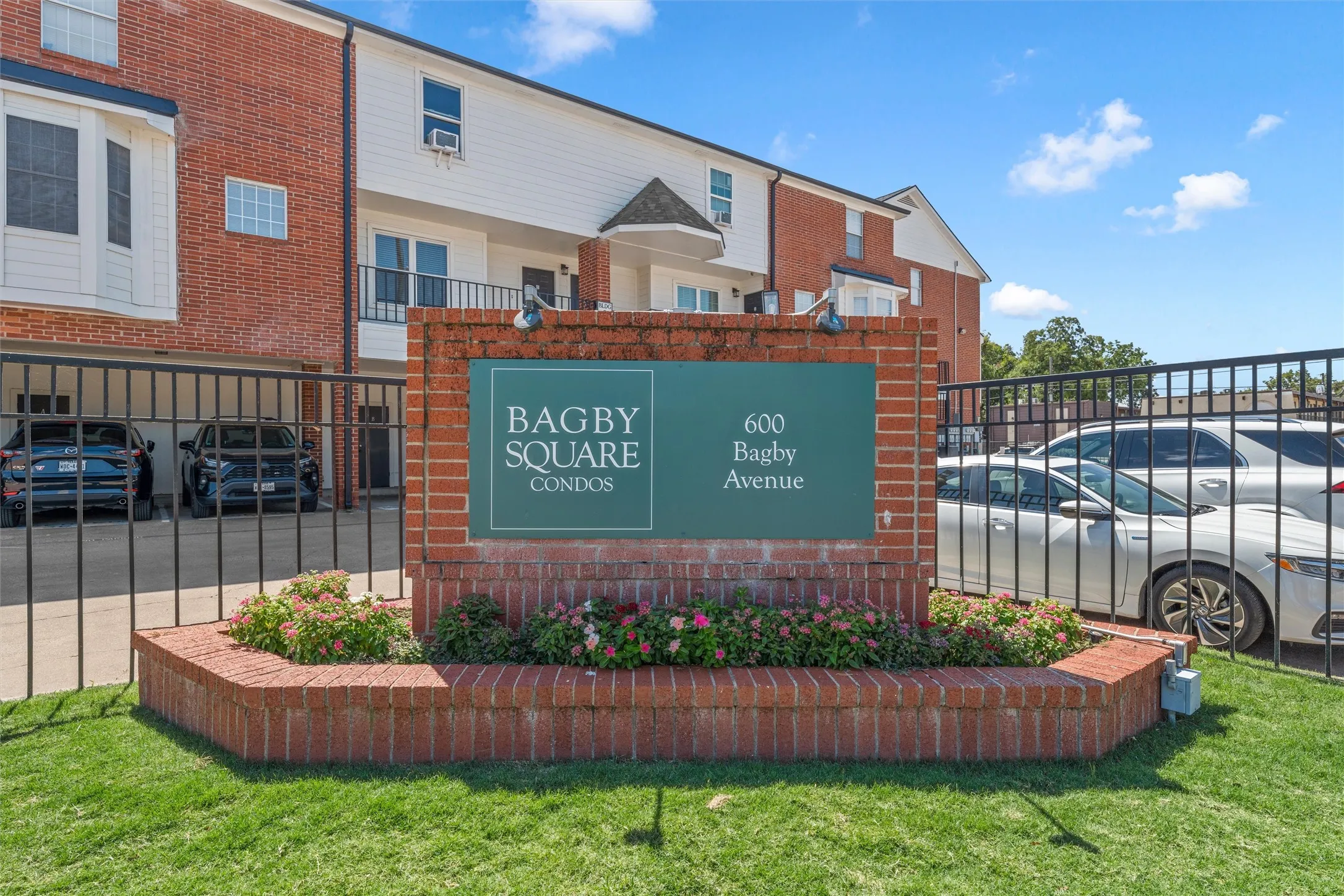 Condominium For Sale in Mc Lennan County , 600 Bagby Avenue 7D, Waco, Texas 76706, 3 Bedroom, 3 Bathroom, Garage spaces, 1,206 Sqft, built in 1986, Preowned, mls#21168067, Real Estate Agent in Waco, Homes For Sale in Mc Lennan county, Homes For Sale in Waco, Realtor in Waco Texas, Real Estate Brokerage Independent Realty Texas, Luminita Cordes Realtor