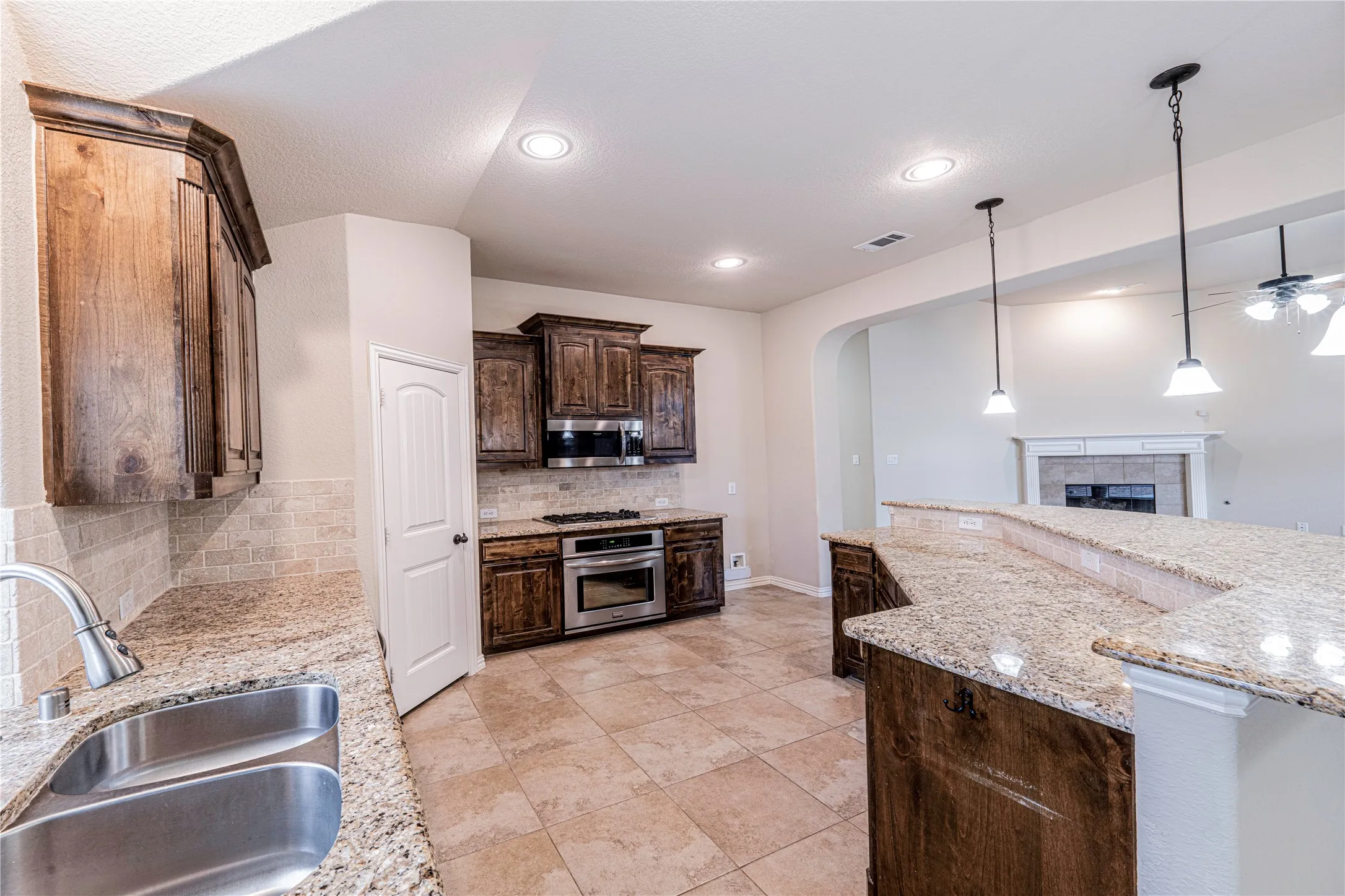 Single Family Residence For Sale in Collin County , 12956 Deep River Drive, Frisco, Texas 75035, 4 Bedroom, 3 Bathroom, 3 Garage spaces, 2,607 Sqft, built in 2012, Preowned, Price $624,900, mls#21171686, Real Estate Agent in Frisco, Homes For Sale in Collin county, Homes For Sale in Frisco, Realtor in Frisco Texas, Real Estate Brokerage Independent Realty Texas, Luminita Cordes Realtor